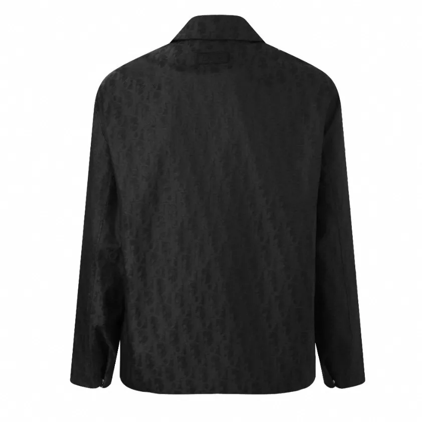 🅿️620 [Exclusive supply] CD full-frame jacquard lapel jacket (black) The fabric is made of 100% nylon fabric. The ultra-fine denier yarn is made through precision weaving technology to achieve a fabric density of 580 needles/square inch, which is lightweight while building a strong frame. The microporous structure is breathable and water-repellent, greatly improving the performance of the finished product in multiple occasions. Advanced laser jacquard technology is used to form a concave and convex texture on the surface of the fabric, with a strong three-dimensional effect and a more obvious 3D effect. The pattern is clear and delicate, and the color is full and even. Size:46/48/50/52