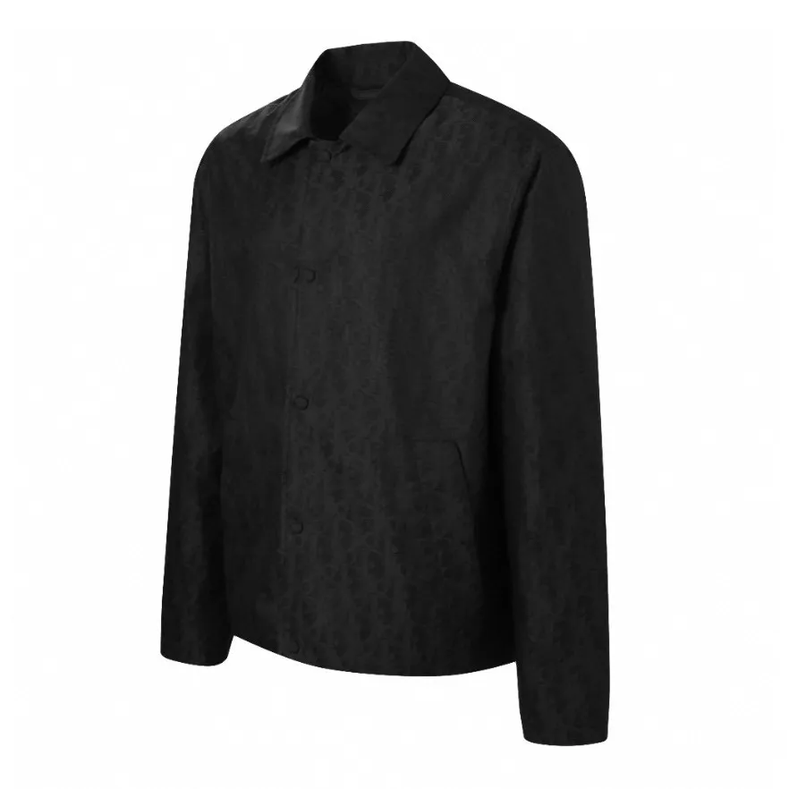 🅿️620 [Exclusive supply] CD full-frame jacquard lapel jacket (black) The fabric is made of 100% nylon fabric. The ultra-fine denier yarn is made through precision weaving technology to achieve a fabric density of 580 needles/square inch, which is lightweight while building a strong frame. The microporous structure is breathable and water-repellent, greatly improving the performance of the finished product in multiple occasions. Advanced laser jacquard technology is used to form a concave and convex texture on the surface of the fabric, with a strong three-dimensional effect and a more obvious 3D effect. The pattern is clear and delicate, and the color is full and even. Size:46/48/50/52
