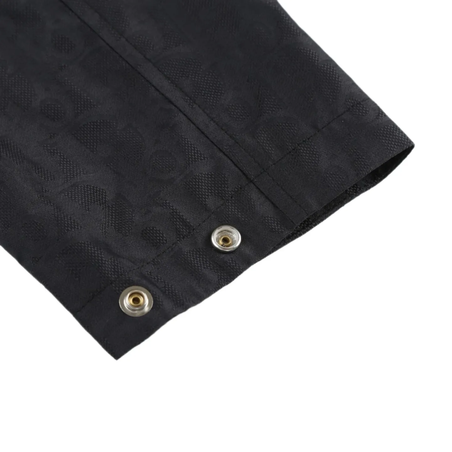 🅿️620 [Exclusive supply] CD full-frame jacquard lapel jacket (black) The fabric is made of 100% nylon fabric. The ultra-fine denier yarn is made through precision weaving technology to achieve a fabric density of 580 needles/square inch, which is lightweight while building a strong frame. The microporous structure is breathable and water-repellent, greatly improving the performance of the finished product in multiple occasions. Advanced laser jacquard technology is used to form a concave and convex texture on the surface of the fabric, with a strong three-dimensional effect and a more obvious 3D effect. The pattern is clear and delicate, and the color is full and even. Size:46/48/50/52