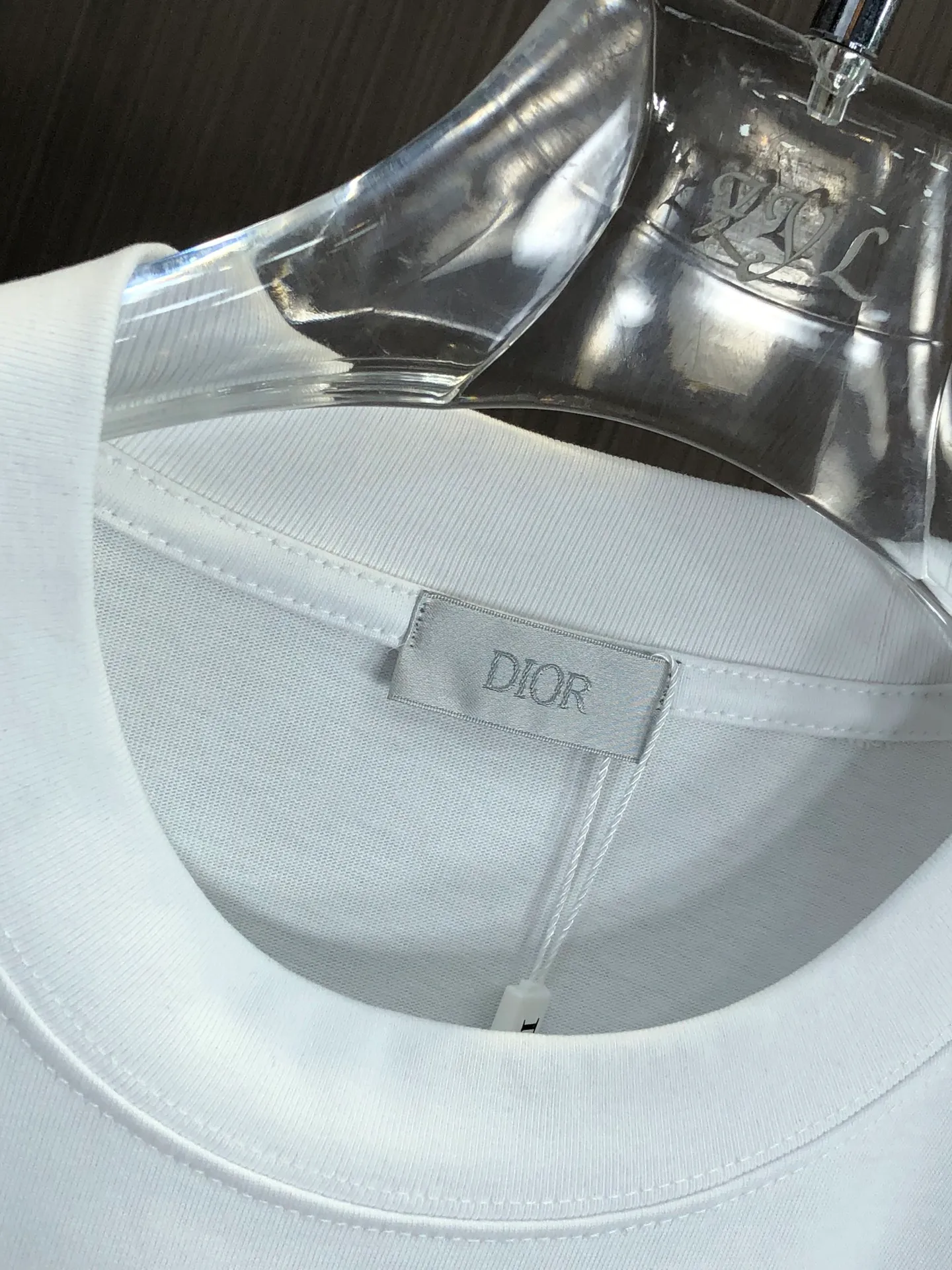 🅿️200 Dior 2025 Spring and Summer New Style Round Neck Short Sleeves Hollow Embroidery of Arch Bridge ➕Single Needle Embroidery Full of Details Made of High Weight 320g Double Yarn Combed Cotton Fabric Slightly Loose Fit Fabric Feels Soft and Thick Same Style for Men and Women Color: Black White Code Number: SMLXLXXL