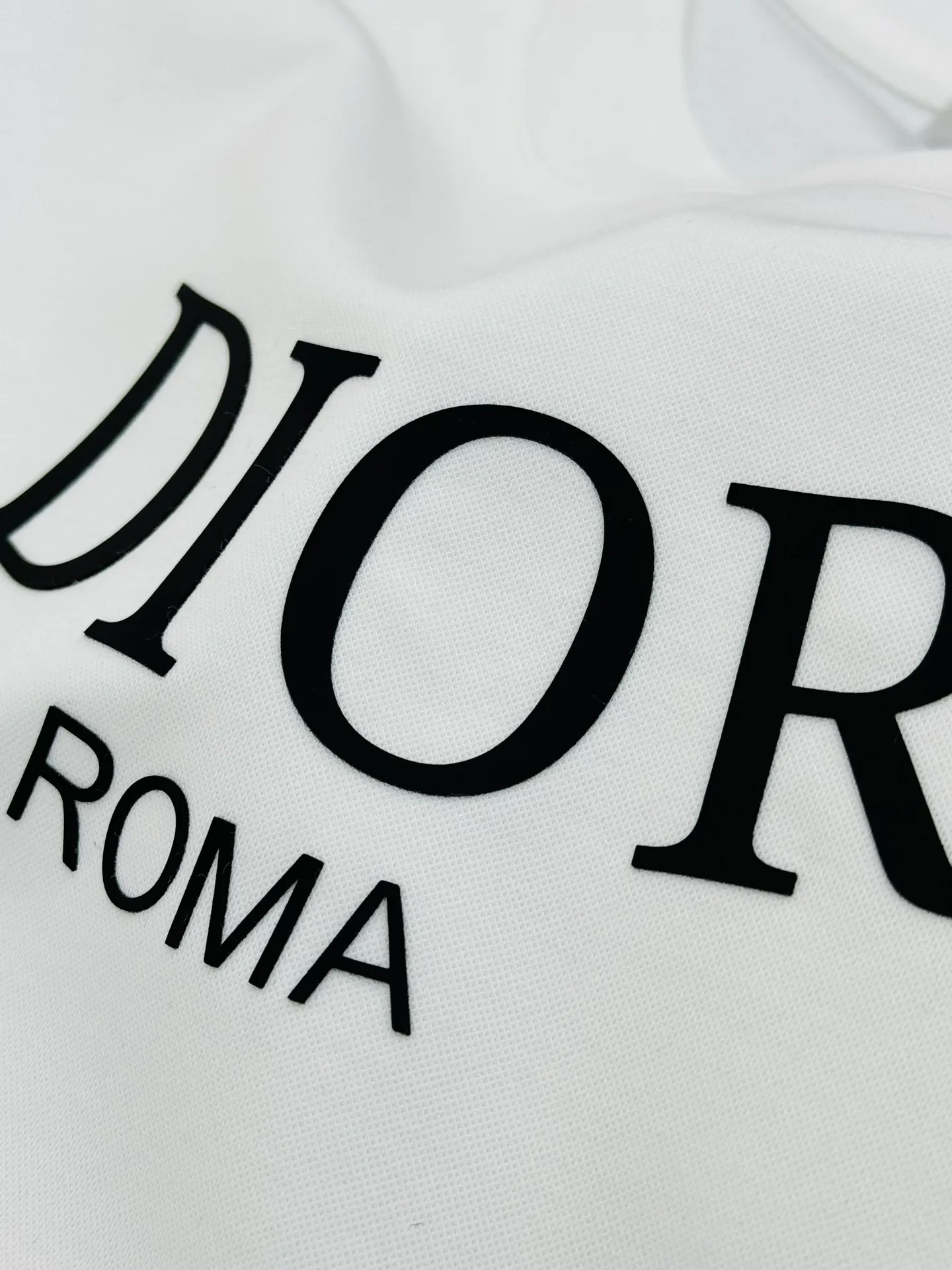🅿️180 Dior 25s new summer cotton round neck short sleeves❤️Classic brand letter logo on the chest. High temperature three-dimensional heat transfer process. Preferred 260g pure cotton fabric! ! ! It is tight and thick and will not become thinner with washing... Mao Mao Party, who has high requirements for comfort, closes his eyes and flushes... The outline of the brand letters is clear and three-dimensional, revealing the visual impact of the picture! Color: White. Black. Size: s-xxl