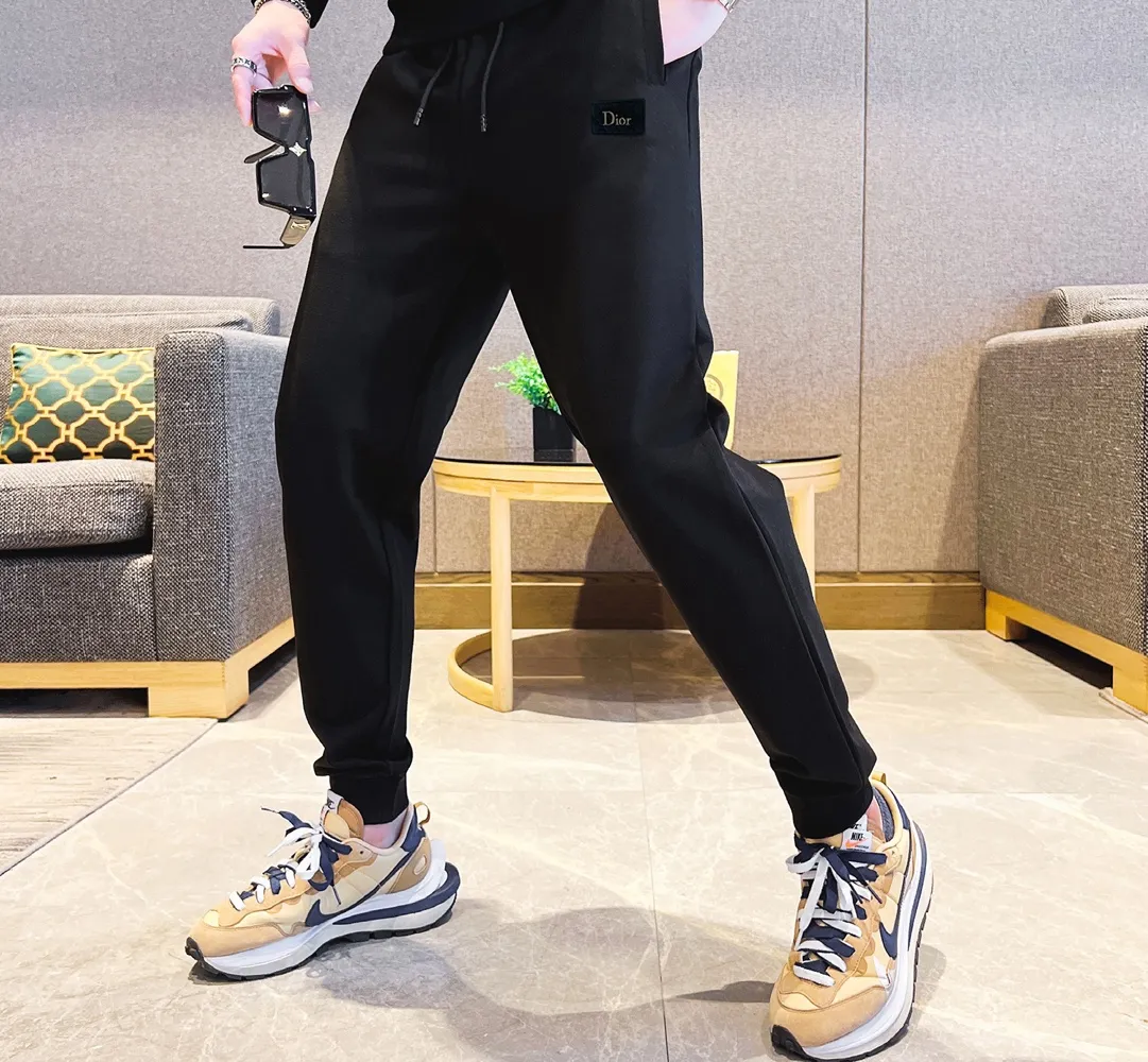 🅿️420 [DIOR Dior] (Fat Man Gospel) hot-selling suit is coming. Focus on the original version of the official website. 2025 new hot-selling cardigan sweater suit. The original order is the best product. 🇭🇰The meticulous work of top designers is dedicated to a fitting and perfect upper body effect. All-natural high-quality Roman cotton 100%, close-fitting comfort, noble and elegant! Original hardware embodies elegance and nobility! Counter size: M-5XL (maximum wear up to 220 pounds)