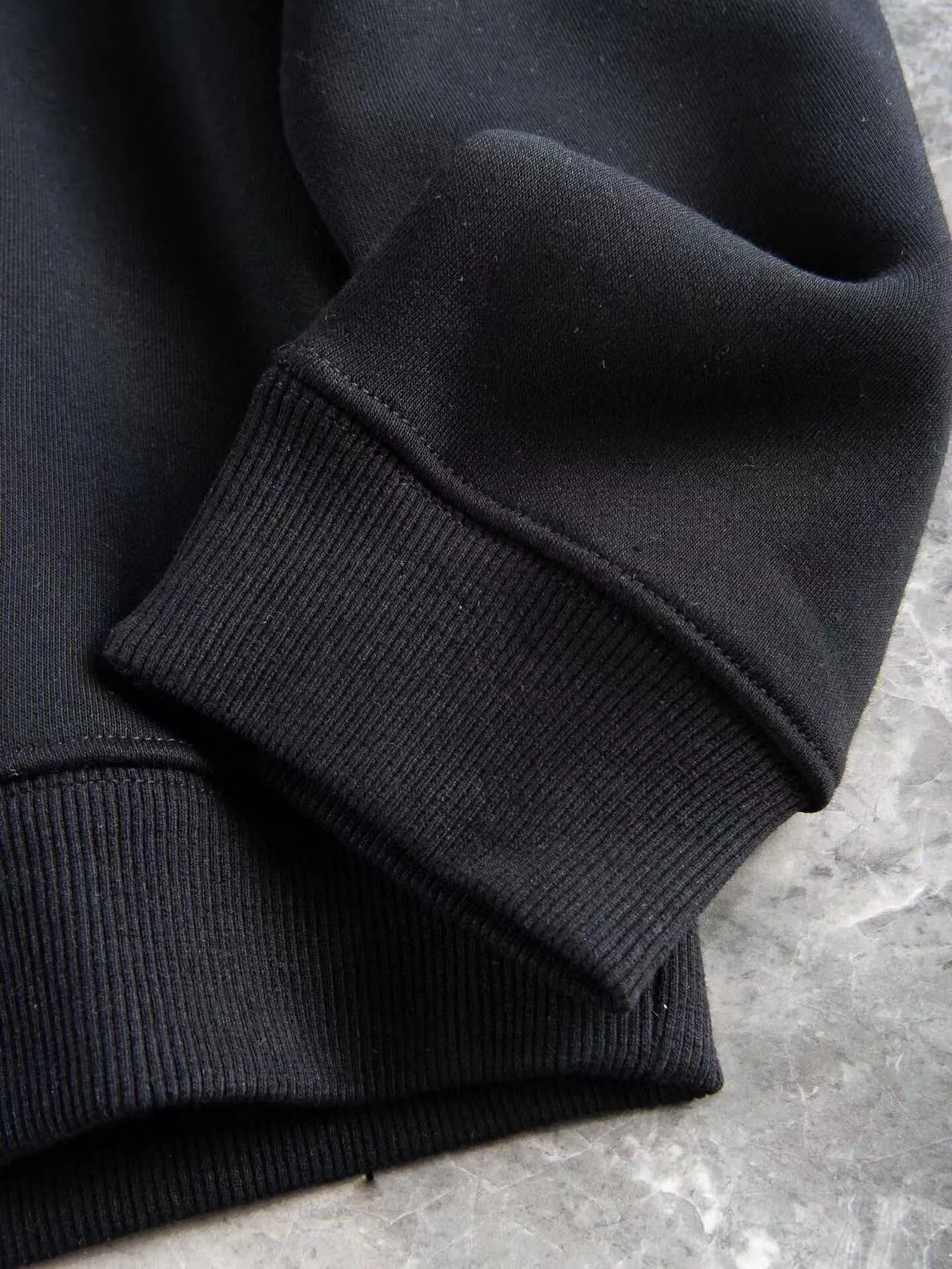 🅿️400 brand [DIOR Dior] (velvet and thickened) 2025 autumn and winter new product, celebrities' favorite fashion-flavored casual suit, clean and neat tailoring, full of urban style. It is made of high-quality customized fabrics, with excellent thermal insulation effect inside, soft and dry feel, and a crisp and stylish upper body effect. The three-dimensional cutting process and the pattern are all of high standards, and the silhouette version has the right benefits! It is not tight at all, and you feel good when you put it on. So many top-quality raw materials create high-end products with unparalleled value. It is the first choice for high-end fashion people. (Size: M-4XL can wear up to 200 pounds)