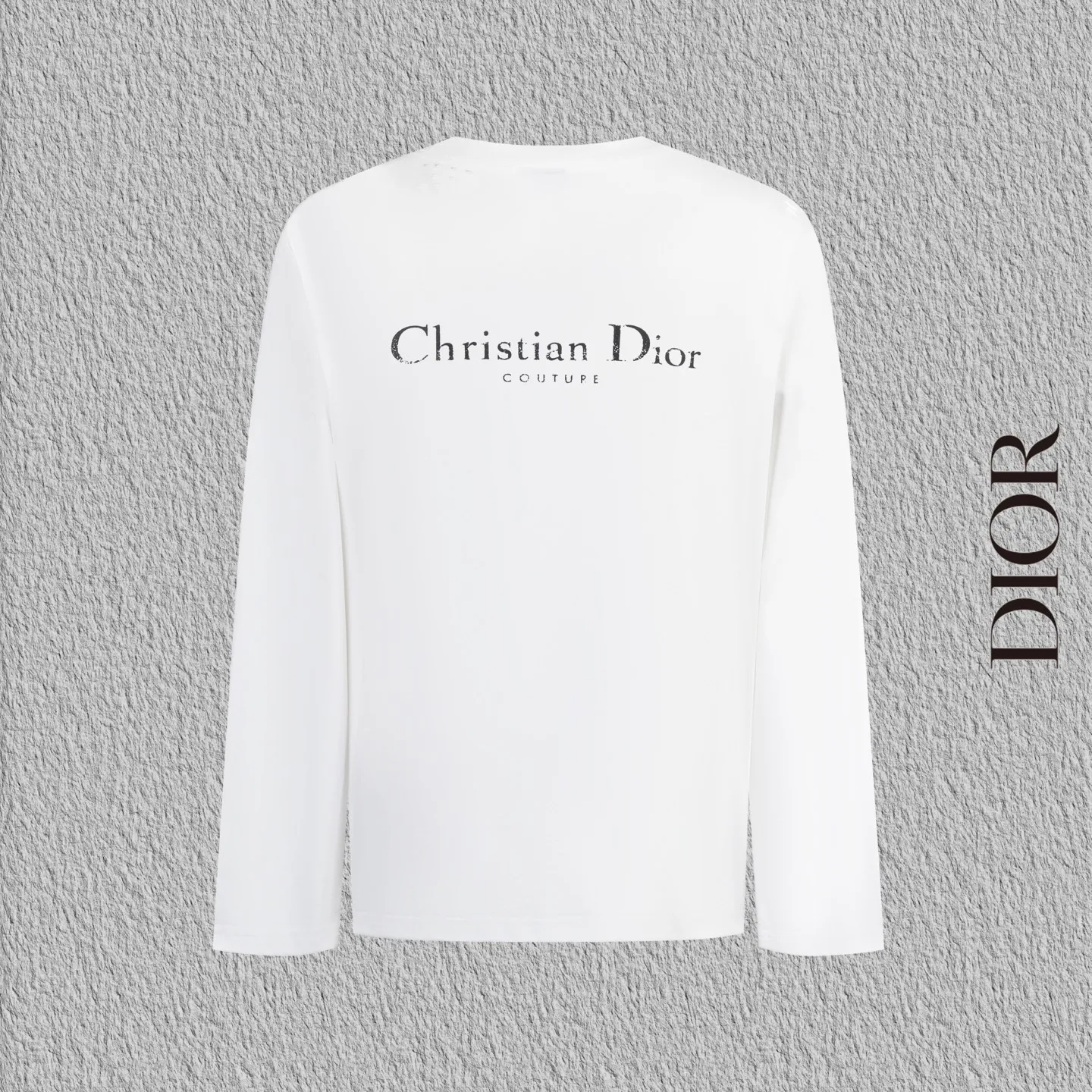 🅿️240 Style No. B45 Dior frayed letter print long T consistent style on DIOR official website Fabric: 32-count double yarn 300g pure cotton fabric Weaving and dyeing threads of the same color in the same cylinder Process: imported machine white ink direct-jet printing ➕ fraying technology Supporting: three-standard complete cardboard oil paper code sticker packaging High temperature pre-shrinking process before production will not shrink and deformation Imported machine professional plate production os version Can wear up to 200 pounds. The size is measured manually. The error of 2-3cm is normal. Color: black white size: s m l xl