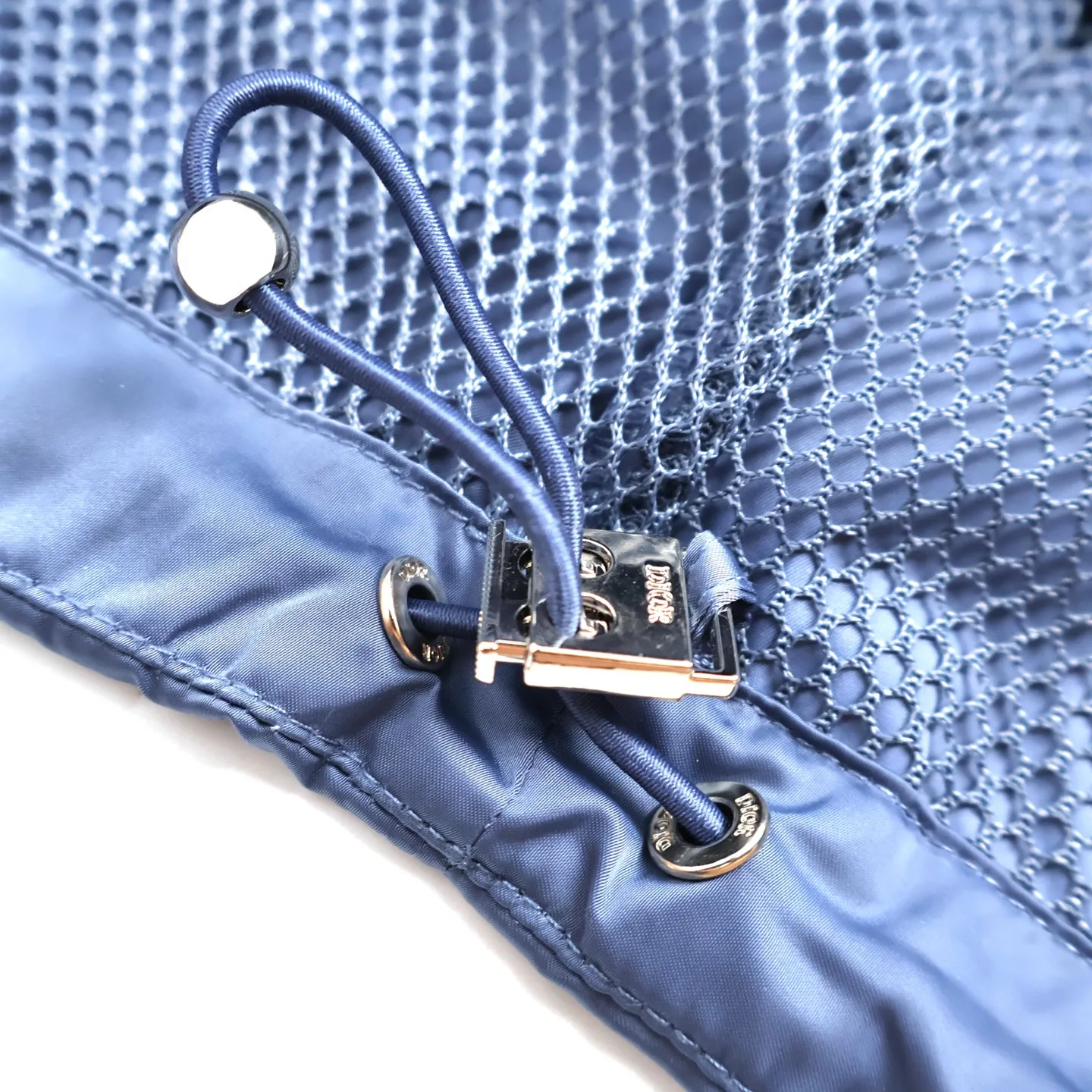 🅿️620 [Exclusive supply] CD multifunctional half-zip jacket. The fabric is made of 75D memory material. It has strong resilience. It is windproof, sunproof and waterproof. The upper body is light and stylish. The Dior nameplate on the chest is done by imported embroidery machines. Customized 1:1 elastic bands of the same color. Customized 1:1 engraved Dior hardware buckle. Customized 1:1 electroplated laser engraved zipper puller. It can be turned into a backpack after folding. It is windproof, sunproof and waterproof. Size:46.48.45.52