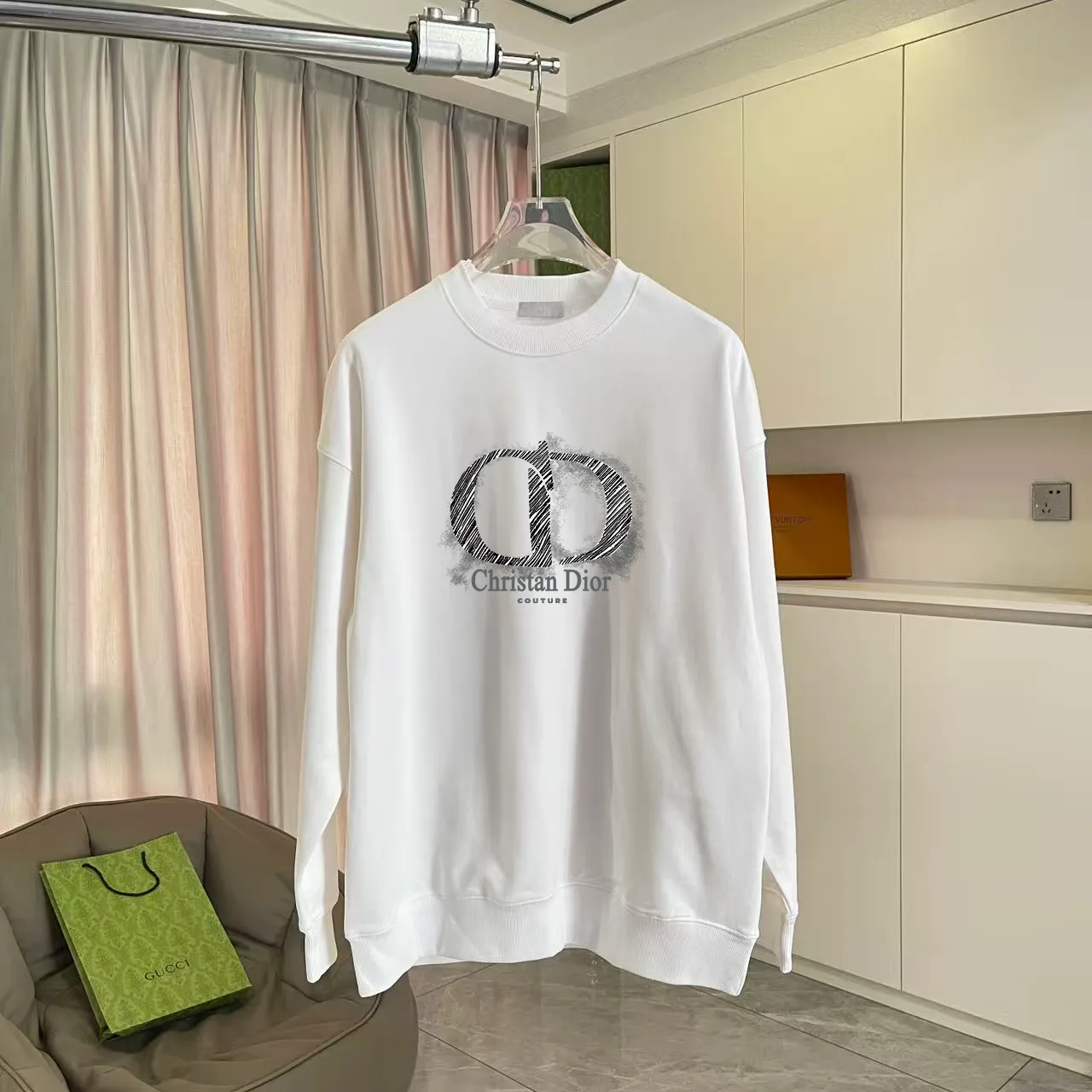 🅿️230 Dio*2025 Autumn and Winter New Style Personalized Letter Logo Print Customized Fabric 400g Round Neck Sweater Same Style for Men and Women Color: Black White Size: S M L XL XXL Five Codes