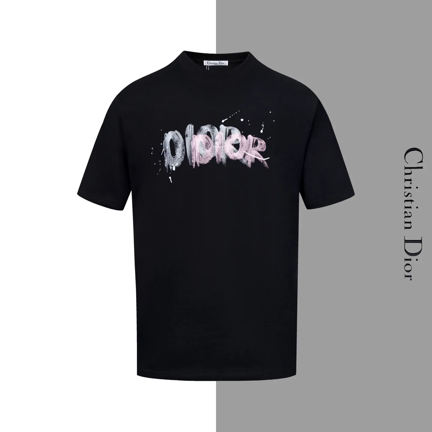 🅿️170 Style No. #Z105 Dior colorful graffiti letter round neck short-sleeved DIOR official website consistent style Fabric: 32-count double yarn 280g pure cotton fabric Weaving and dyeing threads of the same color in the same cylinder Process: imported machine white ink direct-jet printing Supporting: complete three labels Cardboard oil paper code sticker packaging High temperature pre-shrinking process before production, no shrinkage and deformation Imported machine professional plate production os version Can wear up to 200 pounds. The size is measured manually. The error of 2-3cm is normal. Color: black white size: s m l xl