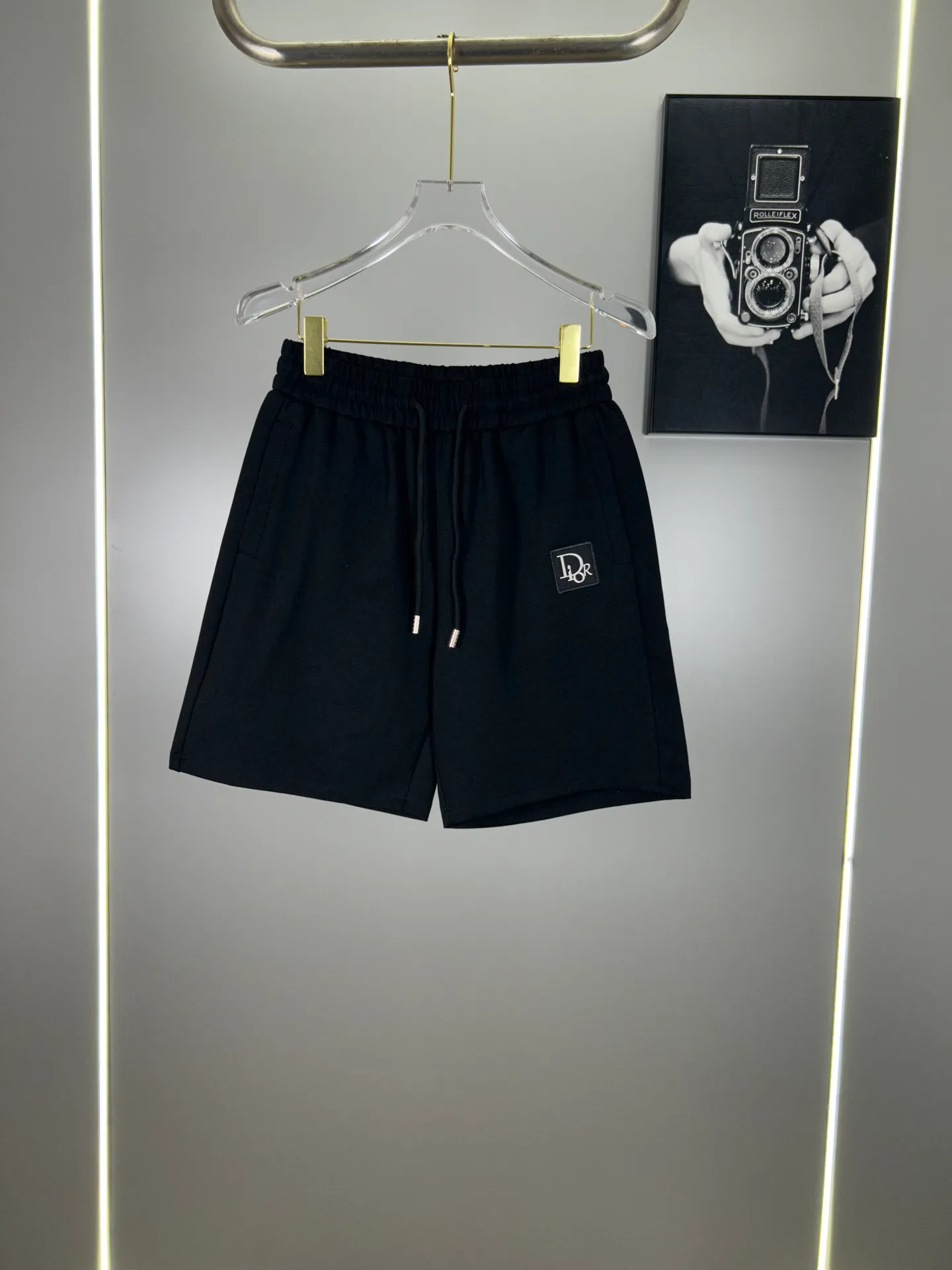 🅿️240 (high-end original specification version) Dior 2025ss trade channel goods. Casual sports shorts. An irresistible classic style with a slightly sharp casual fashion sense. Streamlined proportional tailoring creates a casual and versatile fit. The customer-supplied high-density 400g fabric is different from traditional knitted cotton fabrics. It feels soft and delicate, has a better texture, is comfortable and skin-friendly, anti-wrinkle and breathable. Modern classic urban benchmark with a new image. The drawstring waist design highlights the charm of sports and leisure. It shows the youthful and exuberant expression. Lazy and sexy... Size: S--XXL