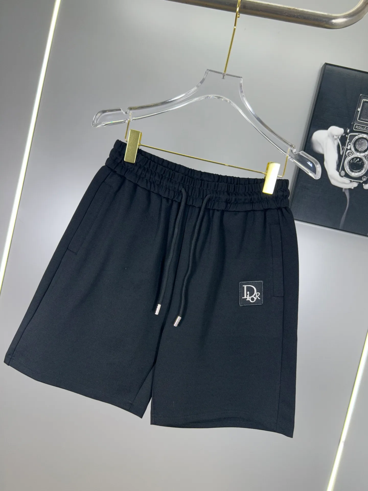 🅿️240 (high-end original specification version) Dior 2025ss trade channel goods. Casual sports shorts. An irresistible classic style with a slightly sharp casual fashion sense. Streamlined proportional tailoring creates a casual and versatile fit. The customer-supplied high-density 400g fabric is different from traditional knitted cotton fabrics. It feels soft and delicate, has a better texture, is comfortable and skin-friendly, anti-wrinkle and breathable. Modern classic urban benchmark with a new image. The drawstring waist design highlights the charm of sports and leisure. It shows the youthful and exuberant expression. Lazy and sexy... Size: S--XXL