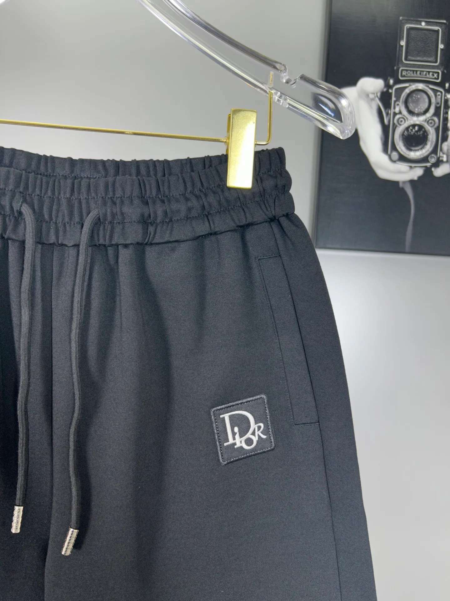 🅿️240 (high-end original specification version) Dior 2025ss trade channel goods. Casual sports shorts. An irresistible classic style with a slightly sharp casual fashion sense. Streamlined proportional tailoring creates a casual and versatile fit. The customer-supplied high-density 400g fabric is different from traditional knitted cotton fabrics. It feels soft and delicate, has a better texture, is comfortable and skin-friendly, anti-wrinkle and breathable. Modern classic urban benchmark with a new image. The drawstring waist design highlights the charm of sports and leisure. It shows the youthful and exuberant expression. Lazy and sexy... Size: S--XXL