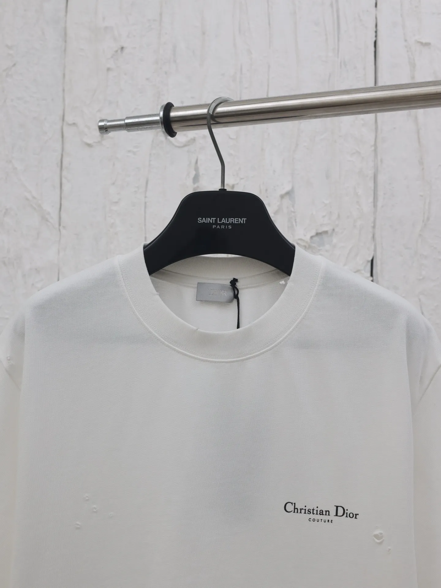 🅿️260 Dio*/Dior 25 spring and summer lily of the valley letter print round neck short sleeves YB purchased the pattern, using 270g washed cotton, 36-count double yarn, smooth fabric, comfortable and soft, skin-friendly and breathable, tight and thick feel, four-thread dense edge, double-thread collar edge, double-needle chain bottom hemming and stitching, the chest is decorated with brand letter logo printing, and the back is decorated with Lily of the Valley letter printing decoration, fine workmanship, can be matched with many types of clothing to create a fashionable look, customized accessories, complete three standards, the same style for men and women!  Size：S/M/L/XL