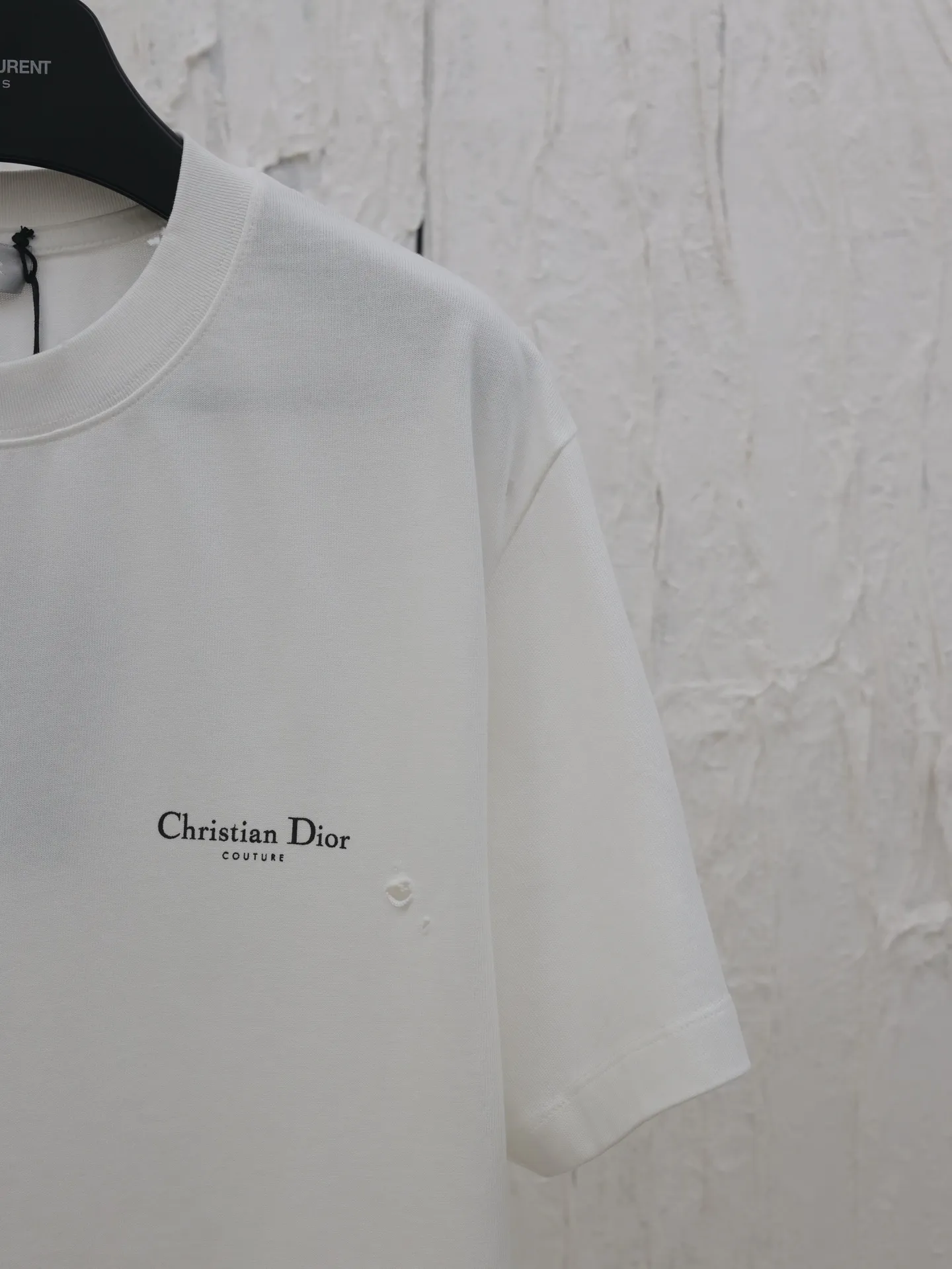 🅿️260 Dio*/Dior 25 spring and summer lily of the valley letter print round neck short sleeves YB purchased the pattern, using 270g washed cotton, 36-count double yarn, smooth fabric, comfortable and soft, skin-friendly and breathable, tight and thick feel, four-thread dense edge, double-thread collar edge, double-needle chain bottom hemming and stitching, the chest is decorated with brand letter logo printing, and the back is decorated with Lily of the Valley letter printing decoration, fine workmanship, can be matched with many types of clothing to create a fashionable look, customized accessories, complete three standards, the same style for men and women!  Size：S/M/L/XL