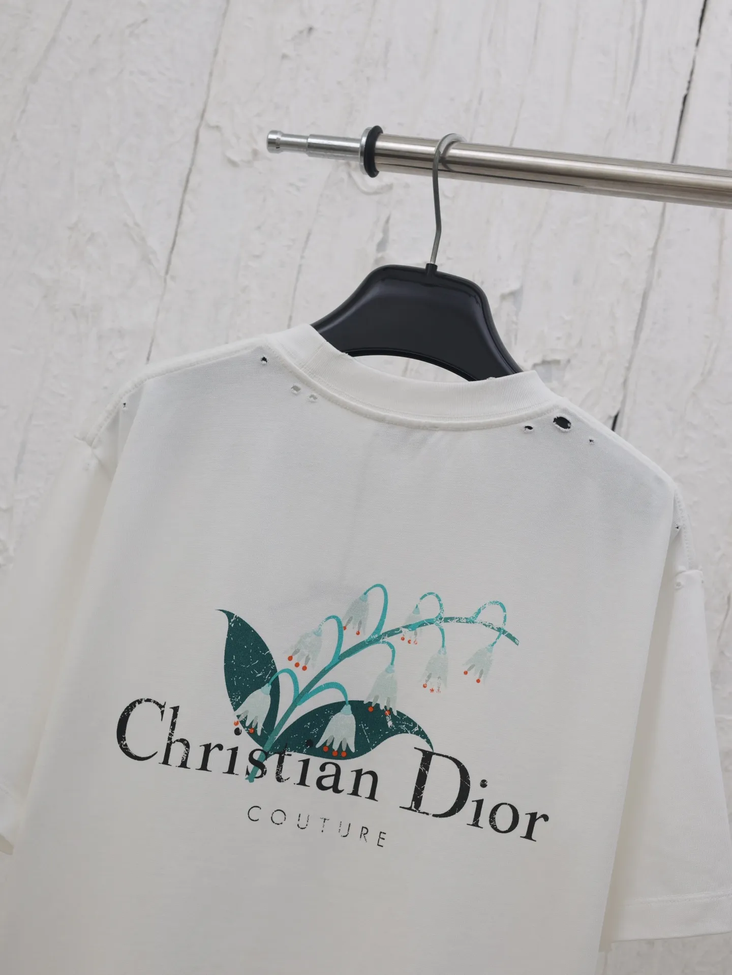🅿️260 Dio*/Dior 25 spring and summer lily of the valley letter print round neck short sleeves YB purchased the pattern, using 270g washed cotton, 36-count double yarn, smooth fabric, comfortable and soft, skin-friendly and breathable, tight and thick feel, four-thread dense edge, double-thread collar edge, double-needle chain bottom hemming and stitching, the chest is decorated with brand letter logo printing, and the back is decorated with Lily of the Valley letter printing decoration, fine workmanship, can be matched with many types of clothing to create a fashionable look, customized accessories, complete three standards, the same style for men and women!  Size：S/M/L/XL