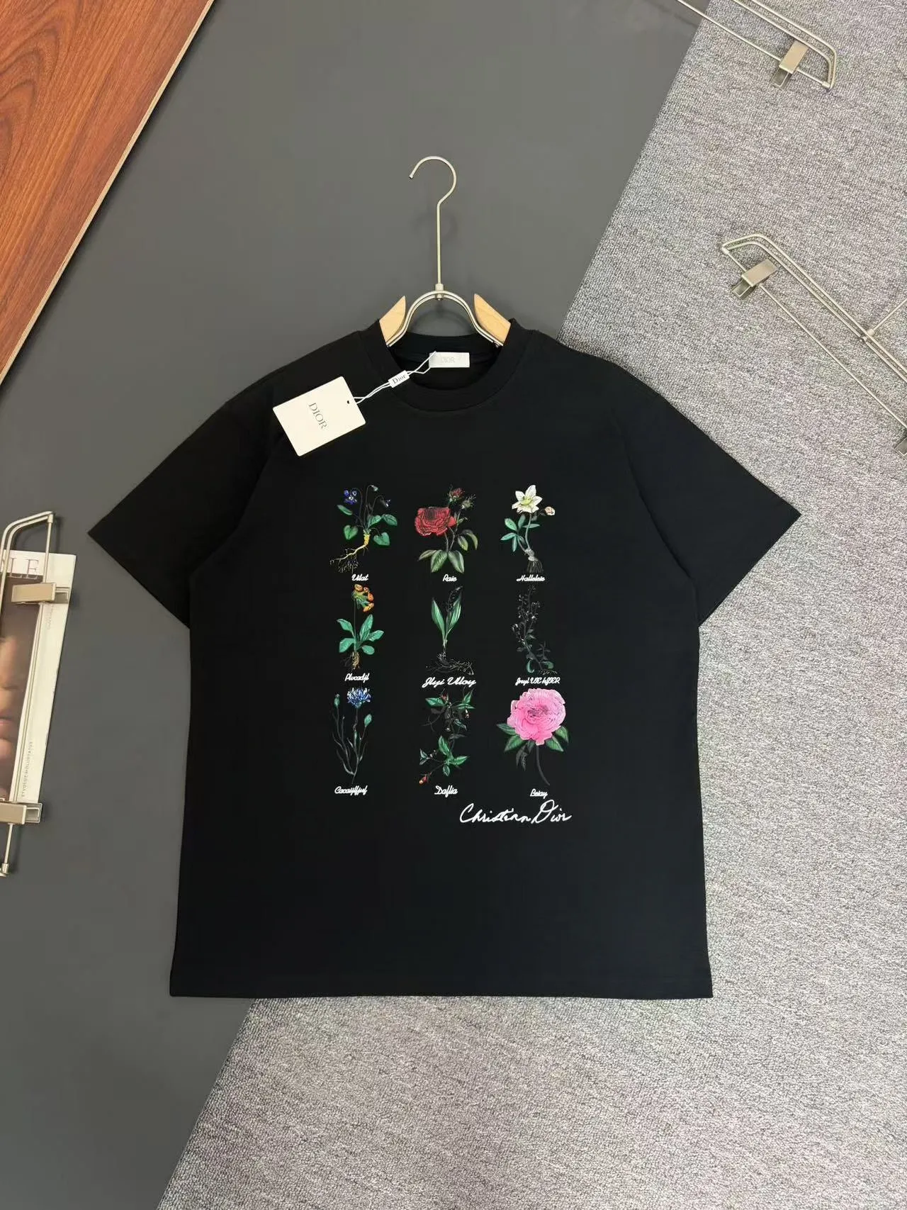 🅿️200 DIOR*Dior*320g heavyweight pure cotton t-shirt, thick, breathable and loose fit. Printed logo design. Spring and summer new round neck fashionable short-sleeved t-shirt. Comfortable against the skin, durable and easy to wear. Meticulous original craftsmanship. A must-have for casual and versatile colors. Color: black white. Size: S M L XL XXL