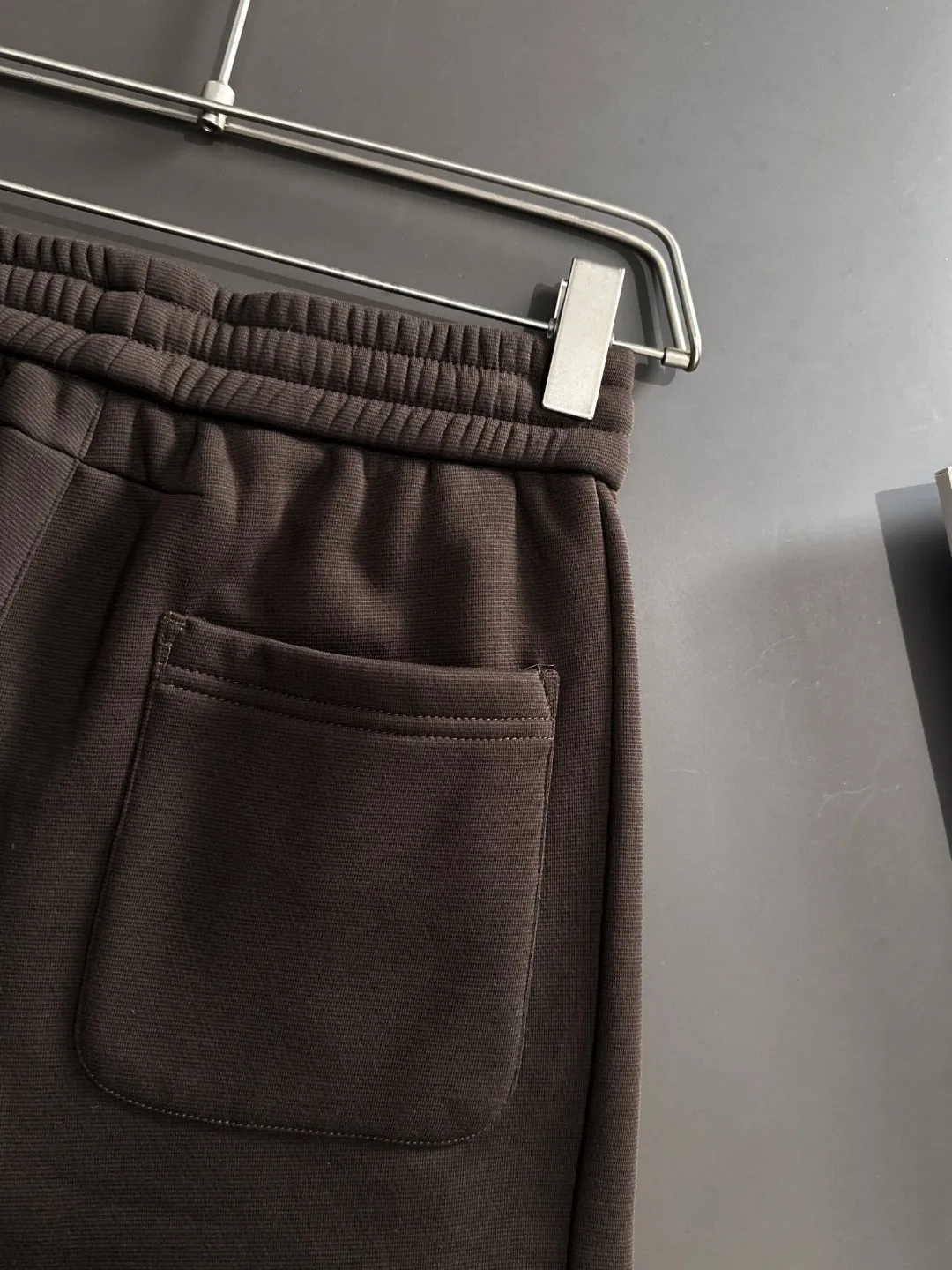 🅿️380 next day shipping Dior 2025 new early spring elastic band casual pants, thickened with velvet to keep warm. The custom-made fabrics at the counter are highly breathable and comfortable, with impeccable details and brand element design concepts, reflecting high quality. It feels delicate and soft! It presents a casual cut and the upper body shape is great! Size: M-4XL