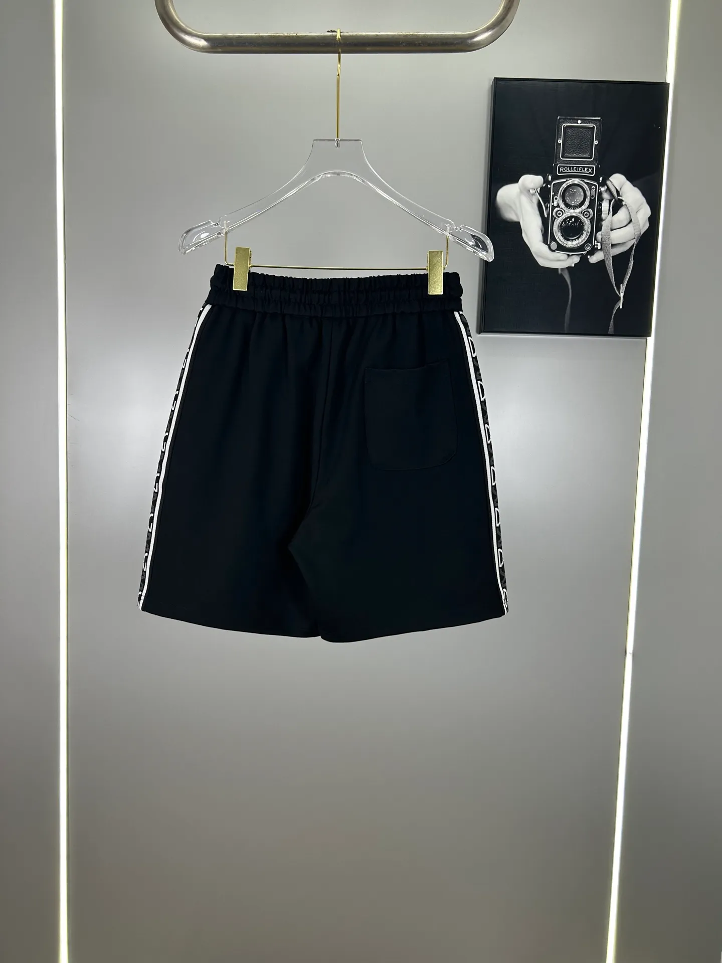 🅿️240 (high-end original specification version) Dior 2025ss trade channel goods. Ribbon casual sports shorts are an irresistible classic style with a casual and fashionable touch. Simplified proportional tailoring creates a casual and versatile fit. The customer-supplied high-density 400g fabric is different from traditional knitted cotton fabrics. It feels soft and delicate, has a better texture, is comfortable and skin-friendly, anti-wrinkle and breathable. Modern classic urban benchmark with a new image. The drawstring waist design highlights the charm of sports and leisure. It shows the youthful and exuberant expression. Lazy and sexy... Size: S--XXL