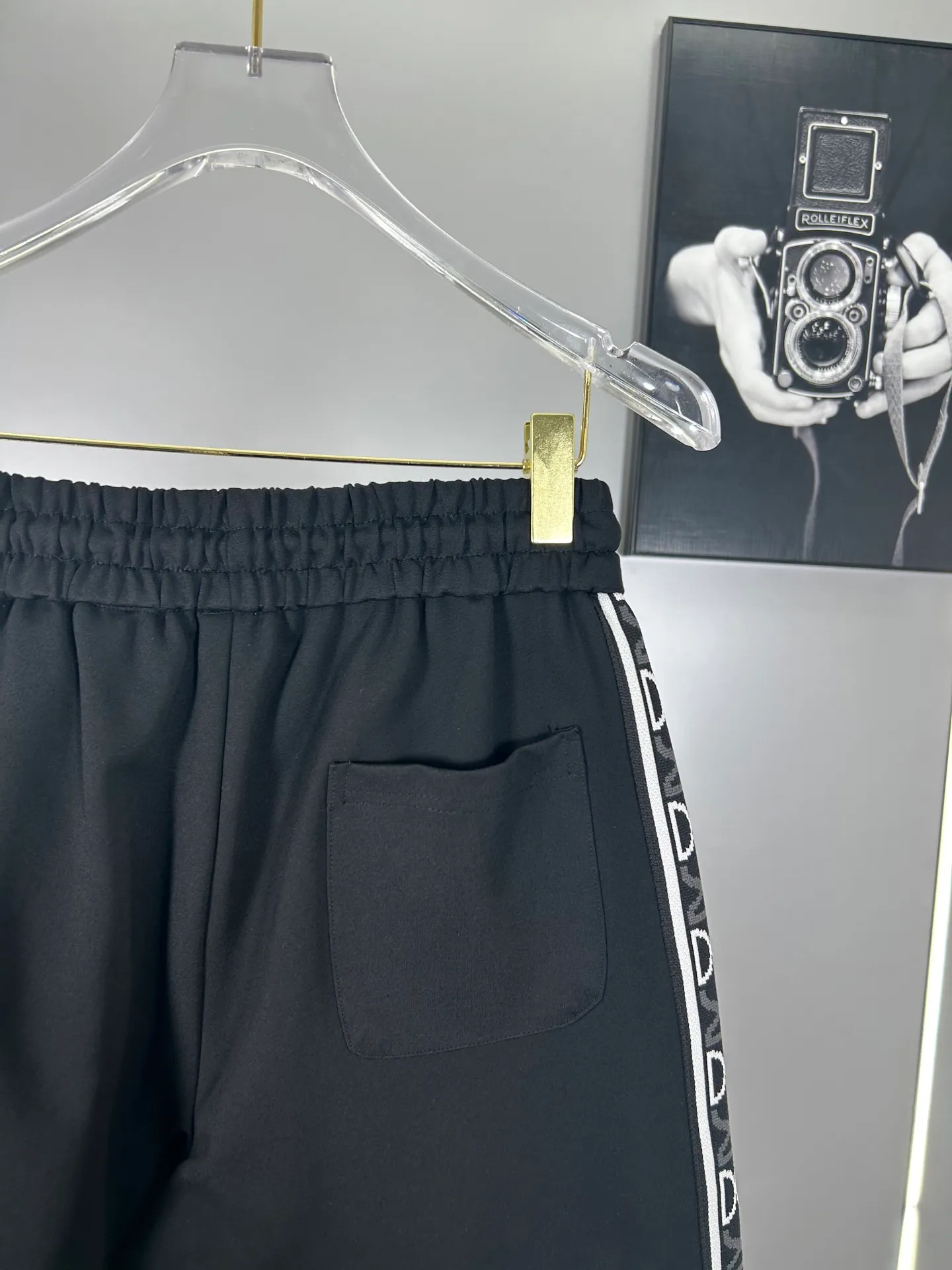 🅿️240 (high-end original specification version) Dior 2025ss trade channel goods. Ribbon casual sports shorts are an irresistible classic style with a casual and fashionable touch. Simplified proportional tailoring creates a casual and versatile fit. The customer-supplied high-density 400g fabric is different from traditional knitted cotton fabrics. It feels soft and delicate, has a better texture, is comfortable and skin-friendly, anti-wrinkle and breathable. Modern classic urban benchmark with a new image. The drawstring waist design highlights the charm of sports and leisure. It shows the youthful and exuberant expression. Lazy and sexy... Size: S--XXL
