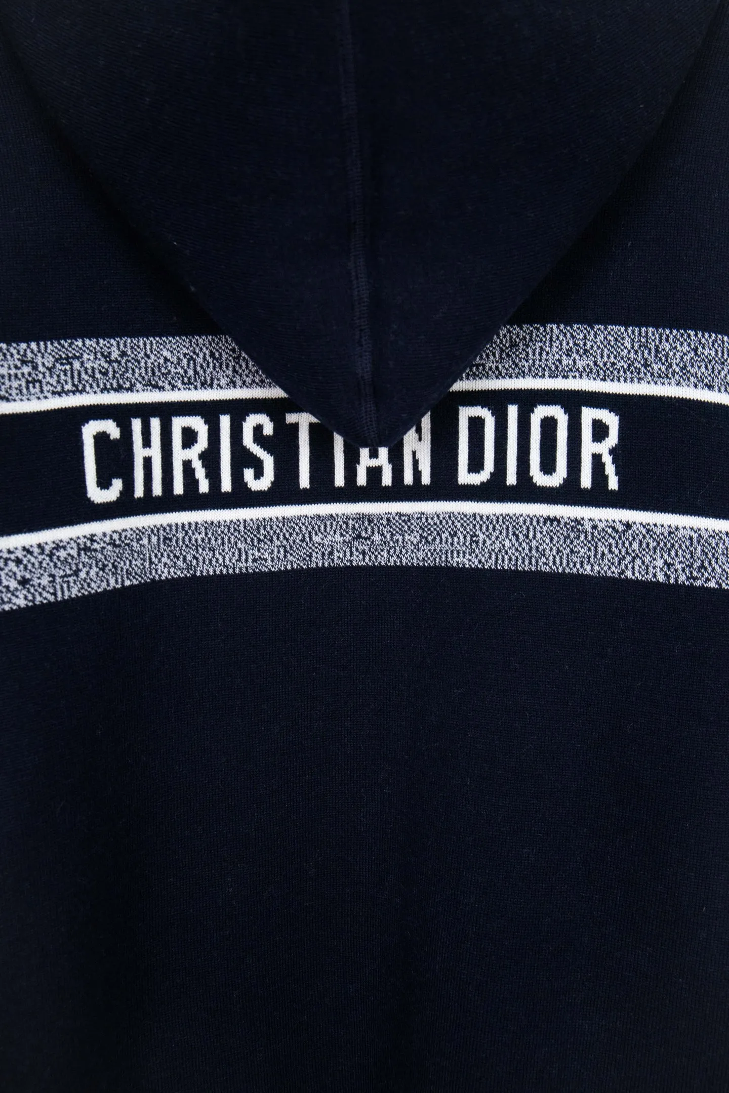 🅿️520 Style No.: M247 Dior 𝘾𝙝𝙧𝙞𝙨𝙩𝙞𝙖𝙣 𝘿𝙞𝙤𝙧 CD 24SS old flower all-over printed double-sided jacquard zipper cardigan jacket sweater Light luxury essential item for daily commuting for men and women Correct version Welcome to compare Detailed features · Made of 50% wool content yarn, 35% cashmere, 15% synthetic fiber · Adopt double-sided jacquard craftsmanship imported from Germany · Collar, cuffs and hem thread design, windproof and comfortable · Spacing between strips of letter logo, fully restored fabric effect · Original main mark, washed tag, moisture-proof paper packaging Color: navy blue white gray Size: S M L