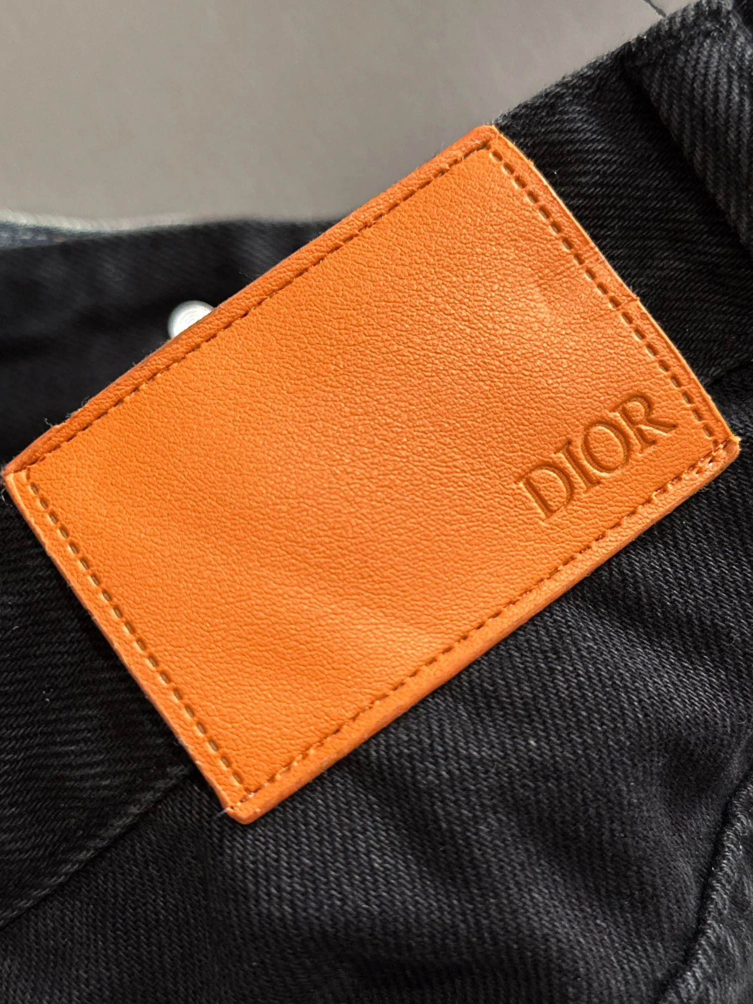 🅿️380 Dior 2025 Four Seasons Loose Jeans Straight Trousers, the trend in the trend! Many fashion bloggers control the upper body. The water is woven from imported Japanese Denim plain cotton denim fabric. It has three standards, is soft, delicate, comfortable and breathable. The color has a modern and fashionable vicissitudes. The upper body is versatile and fashionable! Light luxury is a must-have item for daily commuting! Size: XS-2XL (please state your height and weight when placing an order)