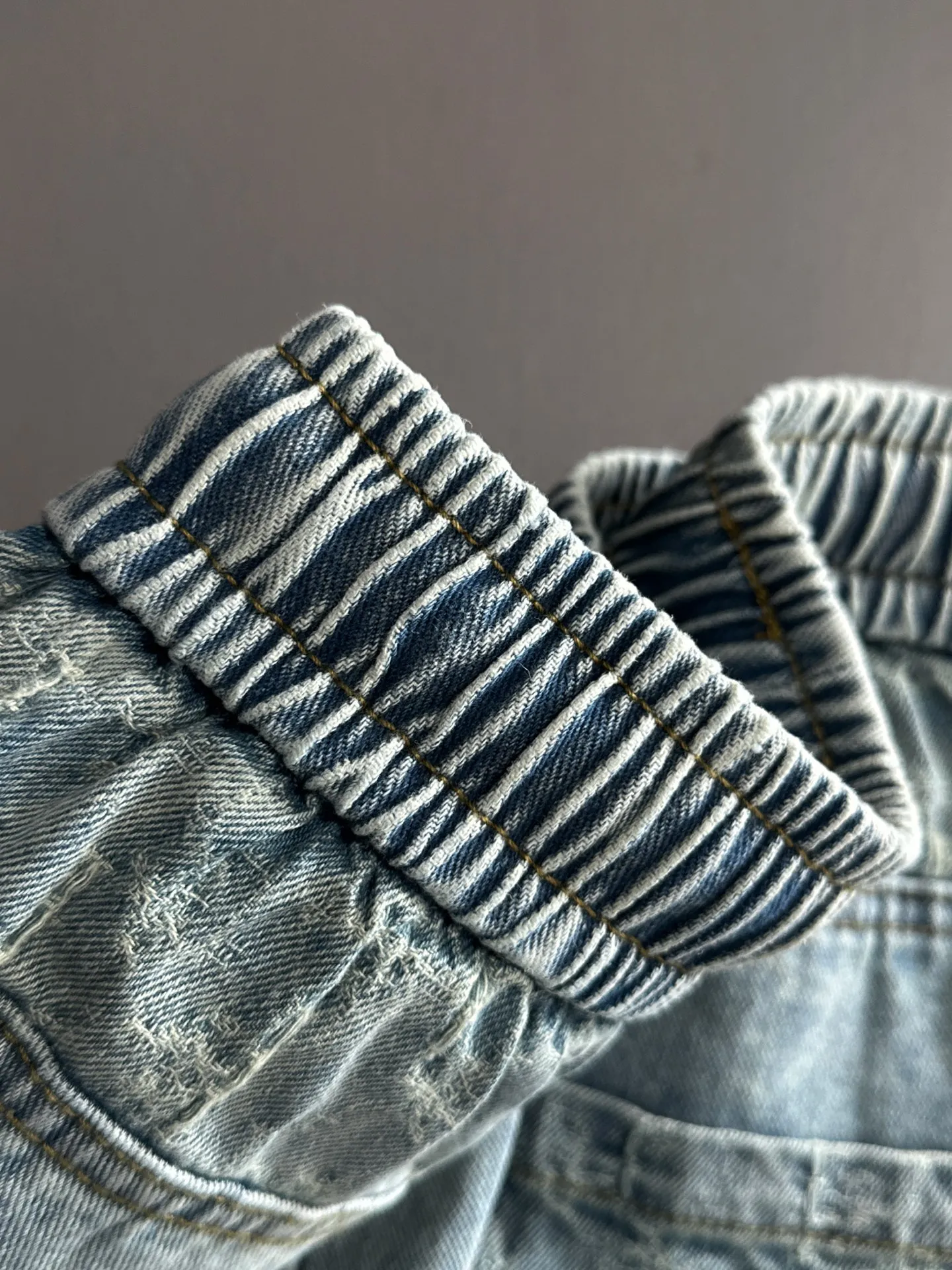 🅿️330 Dior 2025 summer new jeans denim shorts are produced using imported Japanese Denim plain cotton denim fabrics, complete with three standards, and the top stonewashing process makes the texture reach the old taste of the 1980s, soft, delicate, comfortable and breathable.