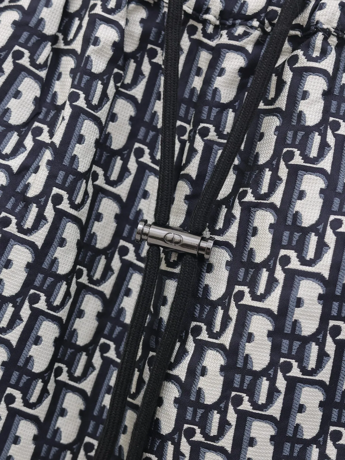 🅿️336 Dio*/Dior 25 new taffeta jacquard shorts are carefully made of taffeta technical jacquard fabric. They are equipped with a waist drawstring and side zipper pockets, which are unique. Decorated with gold oblique print. It refers back to the classic pattern launched by the brand in 1967. It can be matched with the skirt or top of the series to create a haute couture style. Size: S/M/L
