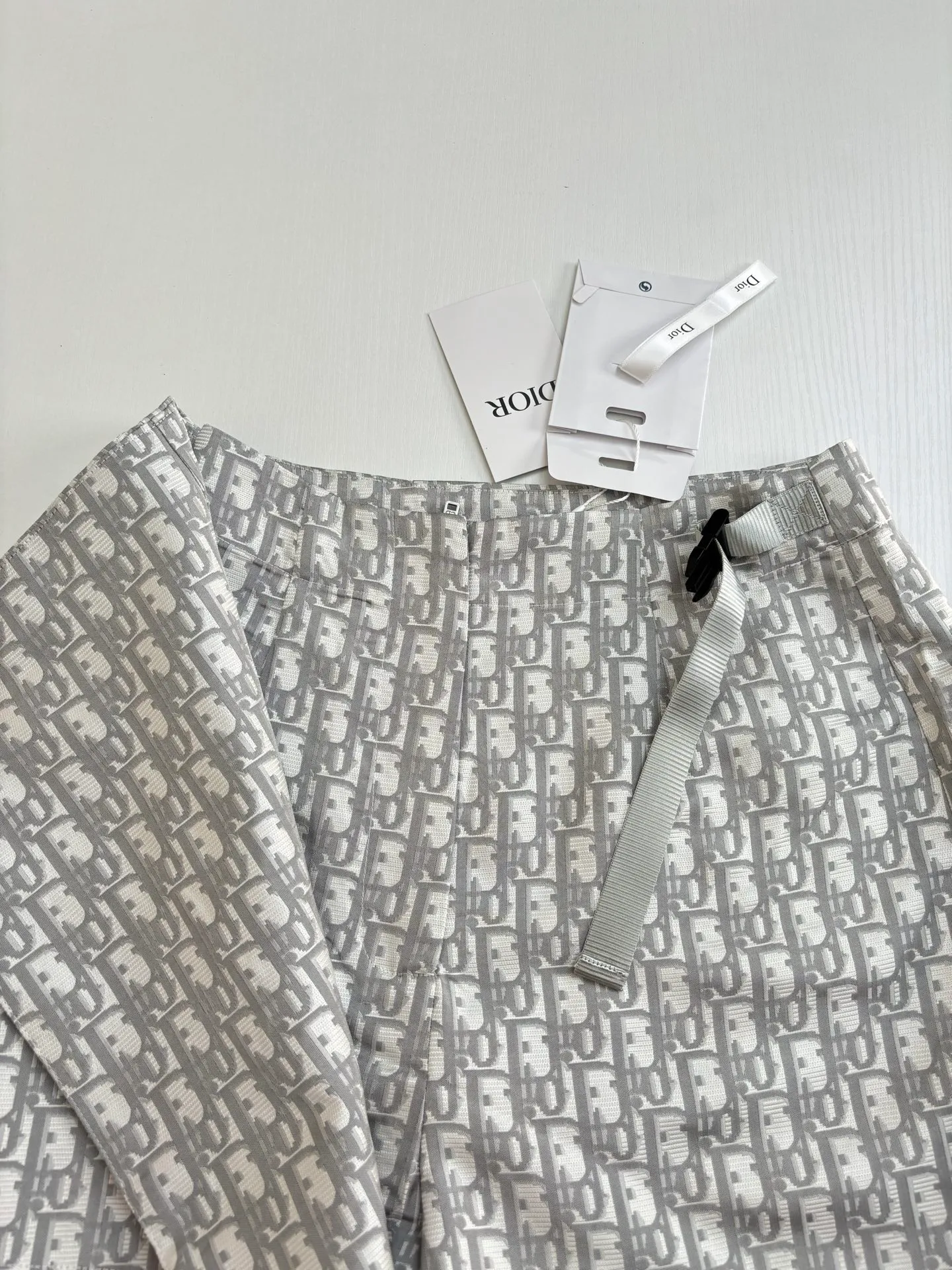 🅿️336 Dio*/Dior 25Ss new classic oblique jacquard fabric patch design culottes. Carefully made with technical taffeta jacquard fabric. Waist buckle decoration, one-piece tailoring for comfortable upper body, unique. The original customized version has all the details in place. Highly recommended, the upper body looks slimmer!  Size：S/M/L