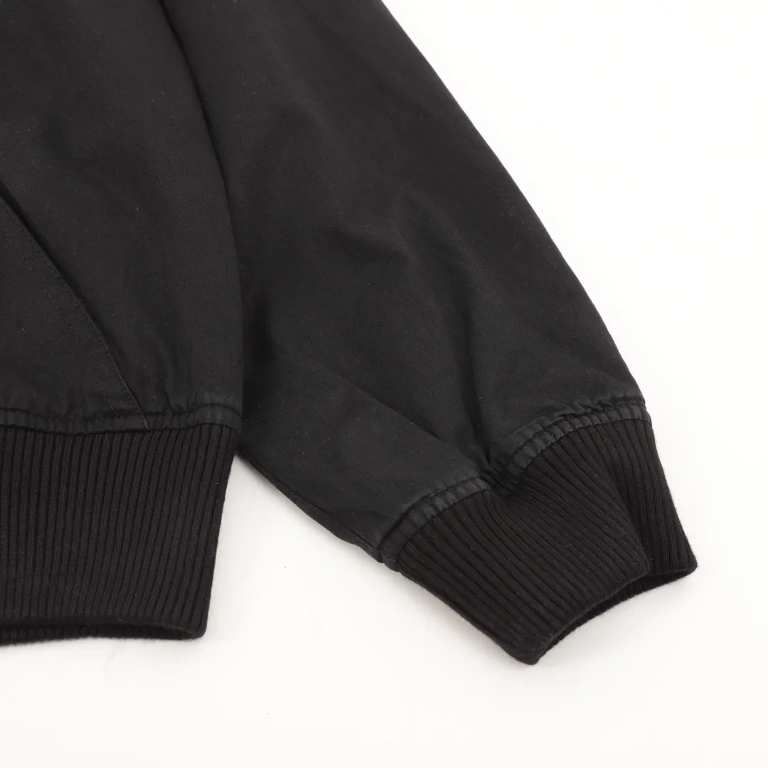 🅿️550 DIOR/Dior letter-printed hooded windbreaker jacket is made of imported raw materials. The placket zipper is custom-made in a unified mold, and the rails are machine-pressed with imported environmentally friendly materials. After the lower corner rope is woven, the core dyeing technology is used to achieve the final dyeing effect. After pattern development and pattern making, computer intelligent cutting is used to increase work efficiency while ensuring the integrity of the pattern. The upper body effect is restored consistently! Street-exploding artifact OOTD outfit is amazing. The color is very correct, very eye-catching, simple, clean and extremely fashionable! size：XS-L