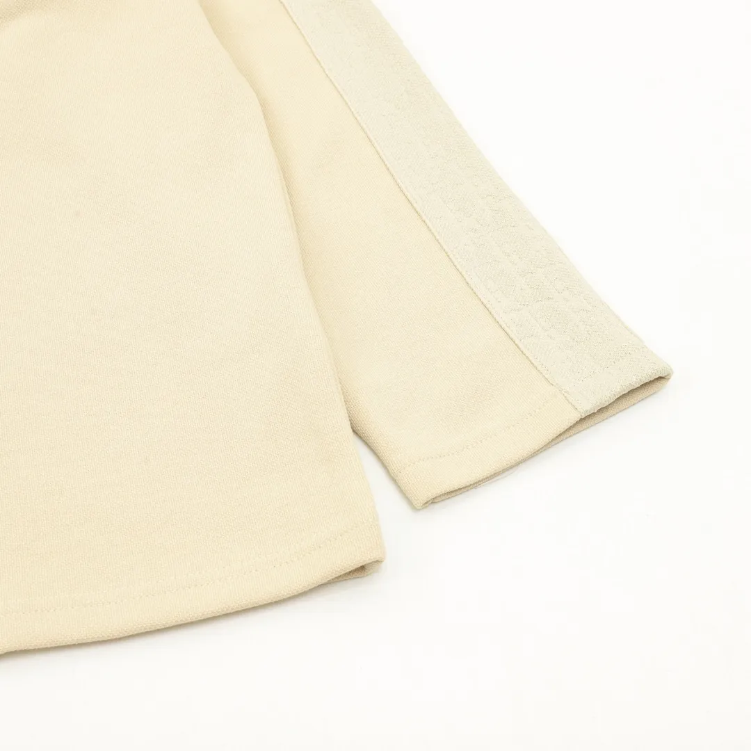 🅿️380 DIOR/Dior webbing embroidered lapel long-sleeved polo shirt is made of customized fabrics. DuPont Sorona material is added, which is skin-friendly, long-lasting antibacterial, anti-mite, and more washable. The cotton thread has been repeatedly processed to remove inferior coarse fibers and impurities, leaving only high-quality cotton fibers, making the fabric more advanced and classy. Environmentally friendly polishing enzyme technology gives the fabric a clean appearance and clear texture. Simple and exquisite! Full of sense of ceremony! Simple and luxurious, full of design! It gives people a simple but not boring feeling, creating a low-key and unique personalized fashion! Fine workmanship, compare with the counters! A highly recognizable long-sleeved style with great upper body effect!!! Super versatile! Same style for men and women. Size：S-L