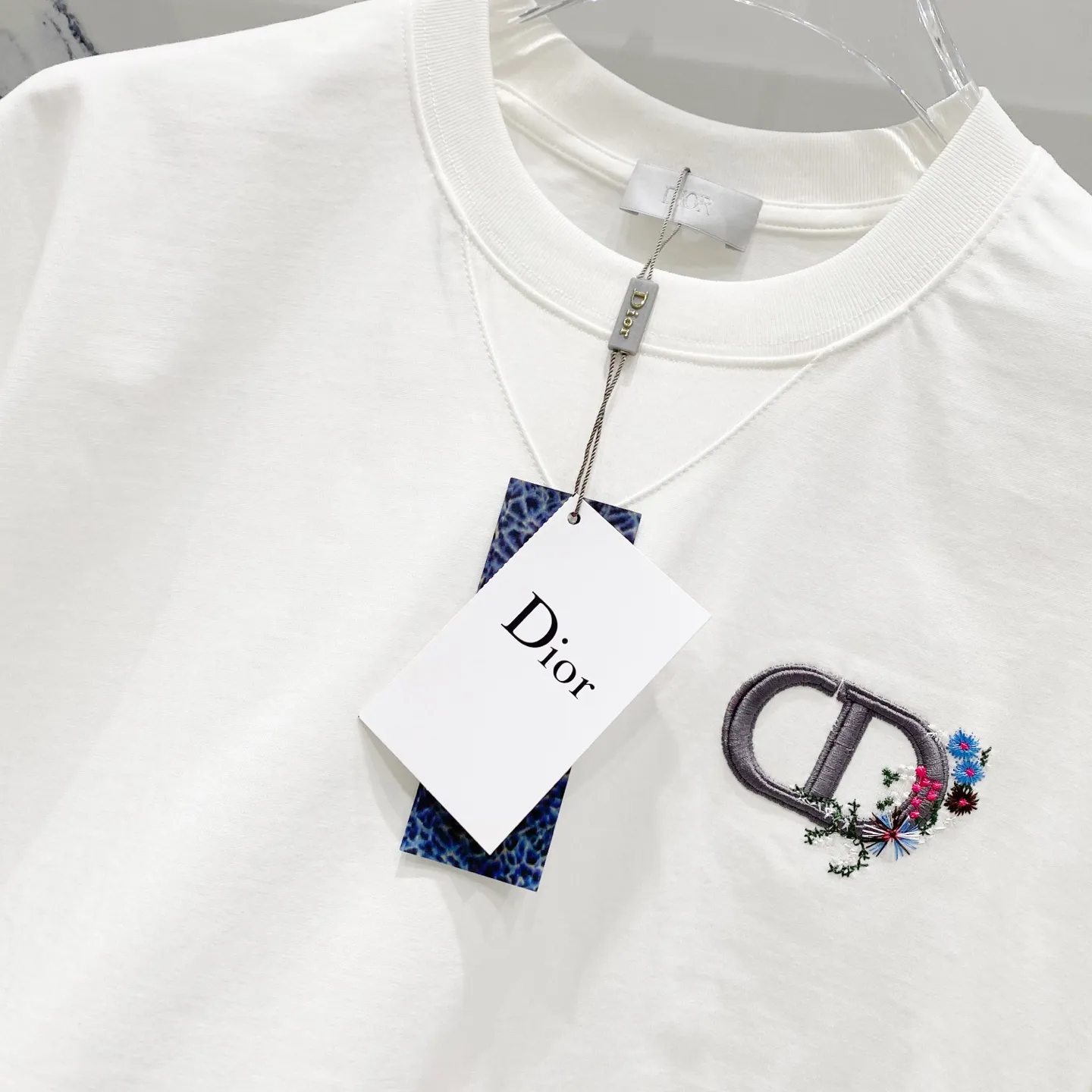 🅿️200 DIOR 320g round neck short-sleeved T-shirt, simple floral CD letter small label embroidery🪡LOGO logo, official synchronization, 1:1 original mold opening, fashionable personality, versatile trend, pure original quality, original washed fabric, tag, collar label, washed wheat, complete three standards, color: black, white. Size: S-XL
