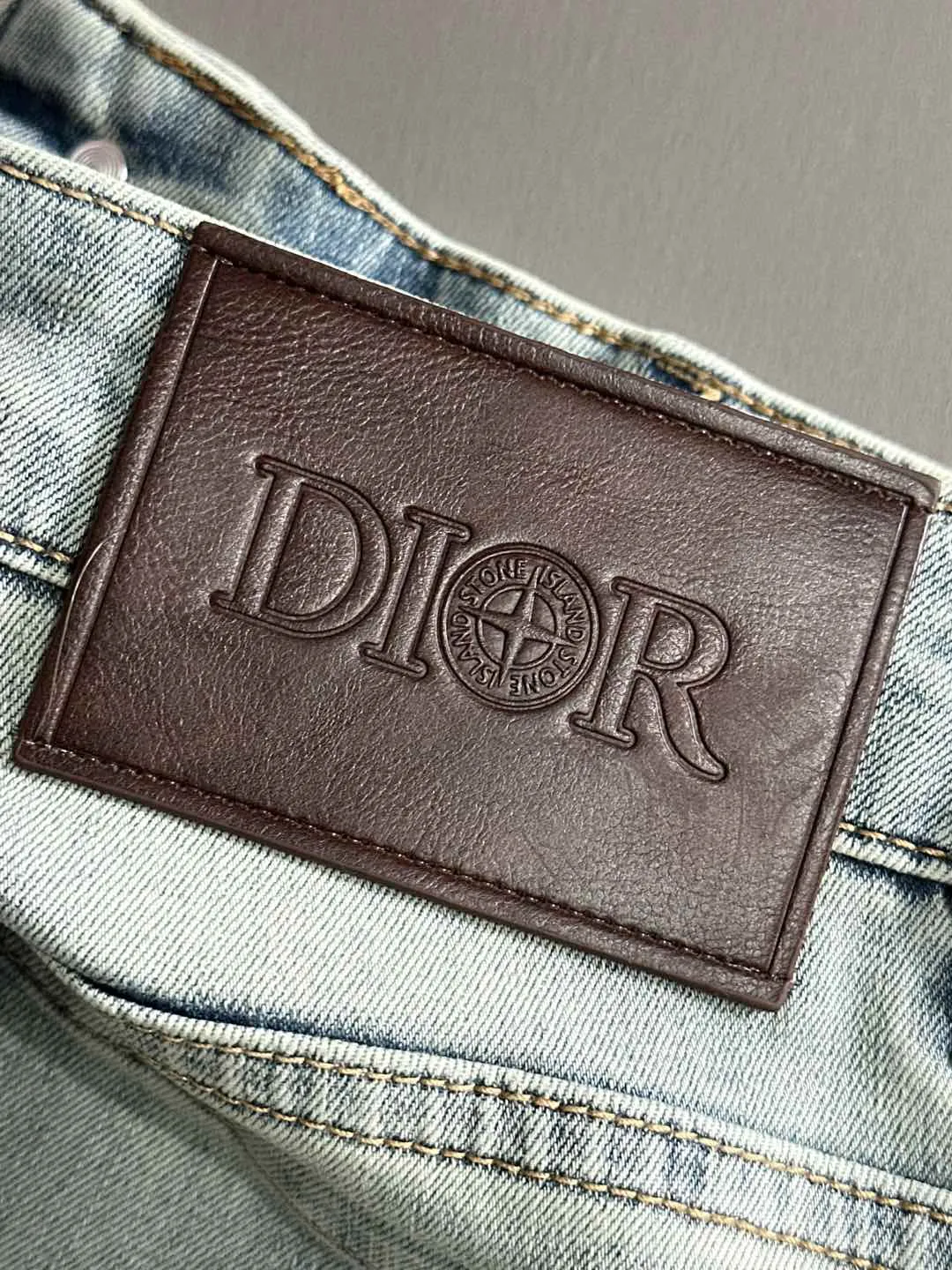 🅿️400 Dior 2025 summer slim-fitting jeans trousers, woven from imported Japanese Denim plain cotton denim fabric, complete with three standards, simple yet elegant, soft, delicate and comfortable, versatile and fashionable upper body! Light luxury, a must-have item for daily commuting! 8827 code number: 28-38 (please state your height and weight when placing an order)