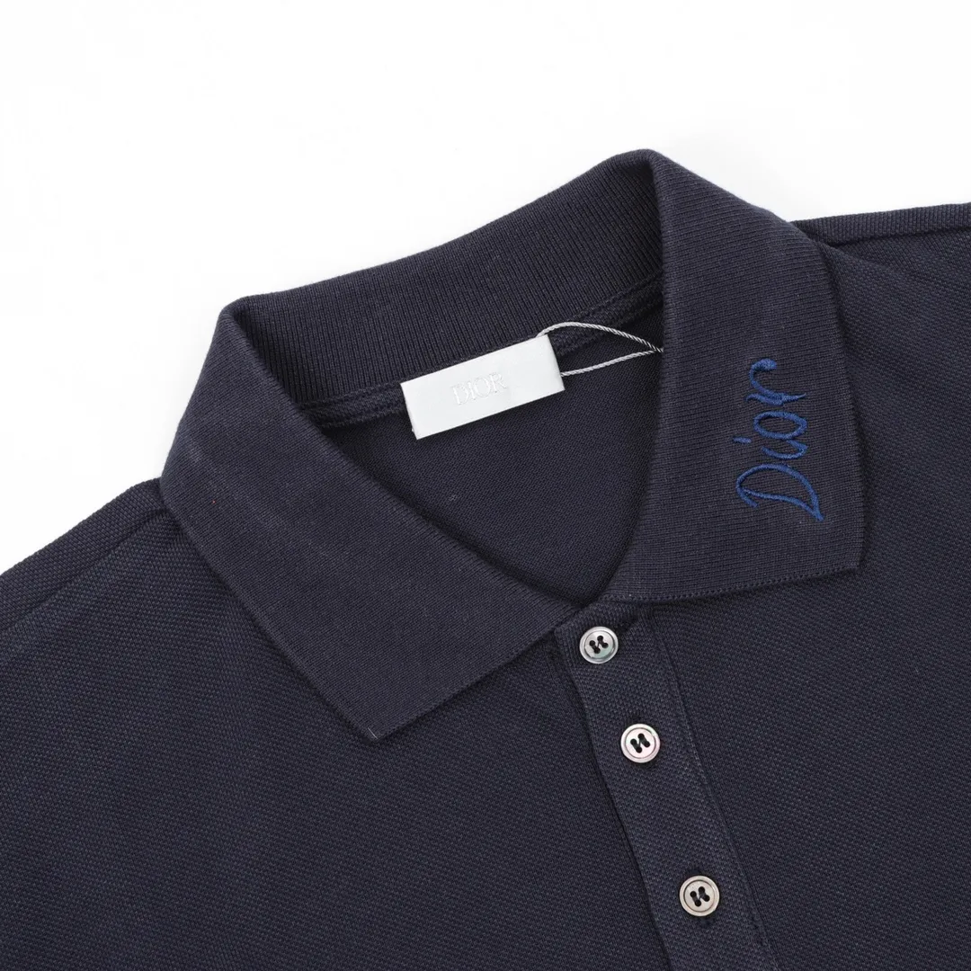 🅿️270 DIOR/Dior Little Bee embroidered LOGO short-sleeved POLO shirt is made of cotton pique mesh fabric, custom-made material 260g long-staple cotton, the collar is made of a dual-system jacquard custom-made flat machine, elastic and non-deformable, all the clothes are bound with native cloth, double-layered front chest, no open stitching, no loose edges, cuffs, front chest bottom, shoulder seams and boning, three labels for customized accessories! Fashionable and versatile, if you want to wear a fashionable street style, many bloggers on Xiaohongshu recommend this Polo shirt at the right time. The details are more careful to strengthen the collar shape, and it will not deform after being worn and washed for a long time. It is absolutely high-quality and perfect! size：S-L