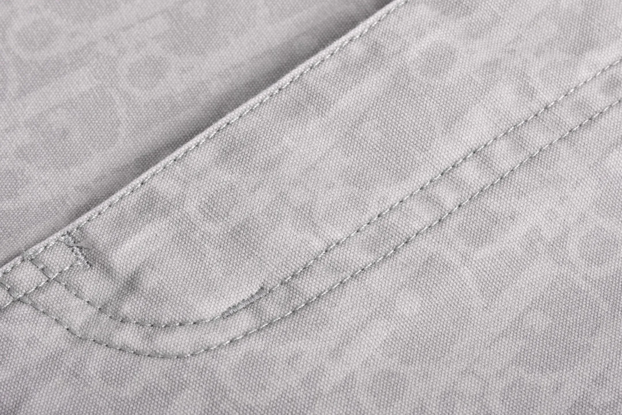 🅿️420 [Exclusive supply] CD 25SS full-print jacquard shorts. Originally purchased for 17,500. The fabric letters are printed using a discharge printing process, which is to turn the original yarn color into white and gray. It is not the so-called printed or jacquard fabric on the market. The fabric texture is thick and stiff, and it is not the soft and light material on the market. Pay attention to the distinction. The fabric characteristics are not easy to wrinkle. The dyeing yarn 100% restores the original color. The placket is designed with an I-shaped button opening and closing, and the aluminum buckle is made exclusively from a mold. It will not rust easily after being stored for a long time after being washed. New genuine leather brand logo embellishment on the back panel. The design of straight-leg overalls focuses on comfort and freedom. The loose cut is wide and stylish, highlighting the slender legs. The three-label accessories are complete, the upper body is casual and versatile, and it is exclusively produced. Size:46-48-50-52