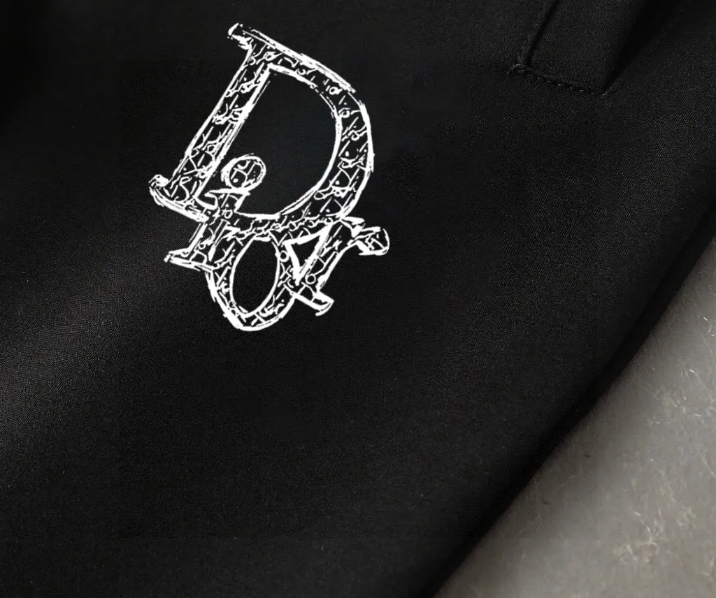 🅿️460 brand [DIOr Dior] (velvet and thickened) 2025 autumn and winter new product, celebrities’ favorite fashion-flavored casual suit, clean and neat tailoring, full of urban style. It is made of high-quality customized fabrics, with excellent thermal insulation effect inside, soft and dry feel, and a crisp and stylish upper body effect. The three-dimensional cutting process and the pattern are all of high standards, and the silhouette version has the right benefits! It is not tight at all, and you feel good when you put it on. So many top-quality raw materials create high-end products with unparalleled value. It is the first choice for high-end fashion people. (Size: M-4XL can wear up to 200 pounds)