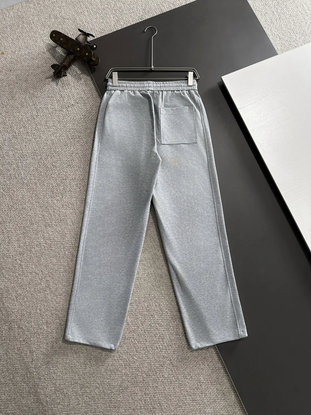 🅿️400 next day shipping Dior 2025 spring and summer new elastic band casual pants, thin counter custom fabrics, high breathability and comfort, impeccable details, brand element design concept, reflecting high quality. It feels delicate and soft! It presents a casual cut and the upper body shape is great! Size: M-4XL