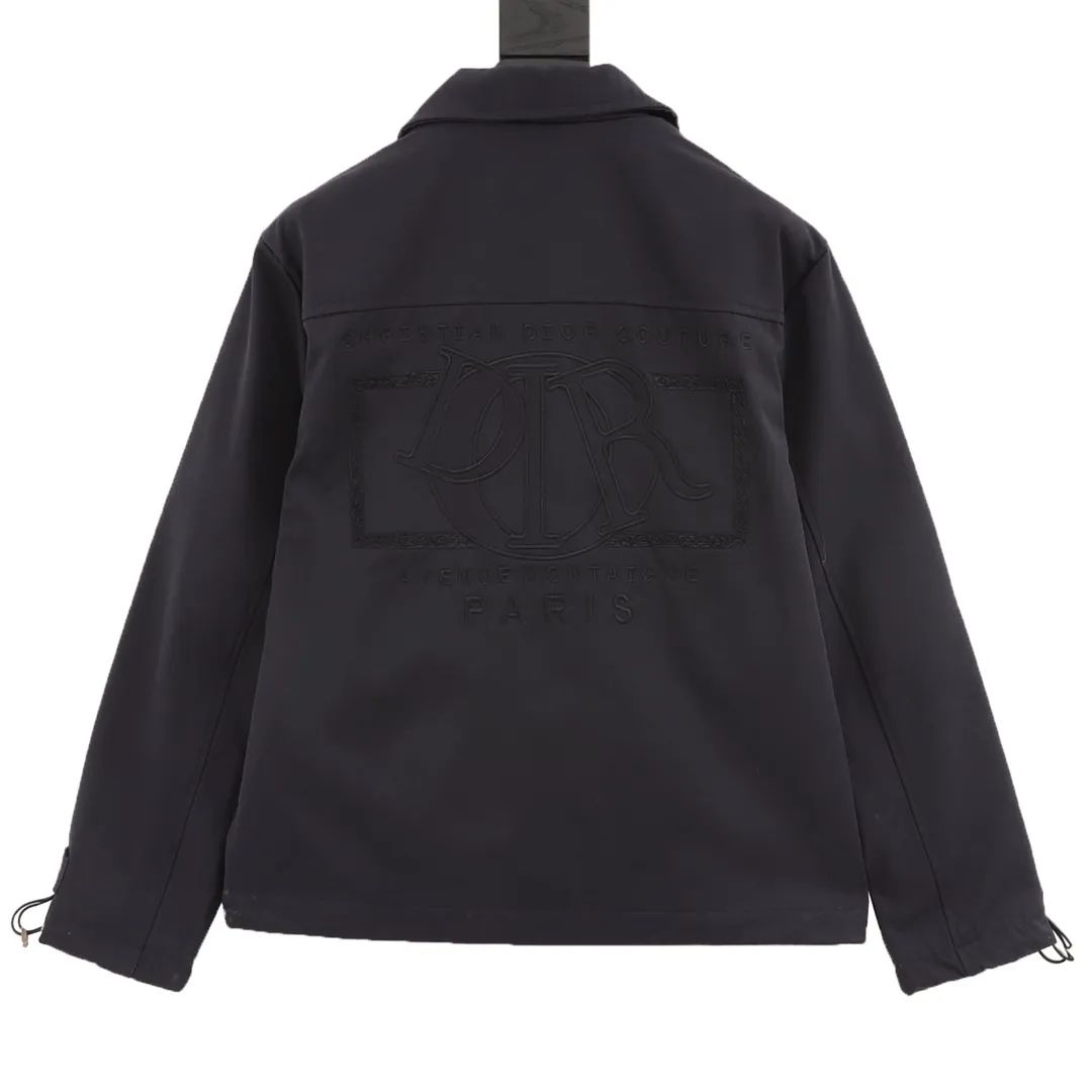 🅿️550 DIOR/Dior patch logo windbreaker jacket is made of imported raw materials, the placket zipper is custom-made in a unified mold, and the rails are machine-pressed with imported environmentally friendly materials. After the lower corner rope is woven, the core dyeing technology is used to achieve the final dyeing effect. After pattern development and pattern making, computer intelligent cutting is used to increase work efficiency while ensuring the integrity of the pattern. The upper body effect is restored consistently! Street-exploding artifact OOTD outfit is amazing. The color is very correct, very eye-catching, simple, clean and extremely fashionable! size：XS-L