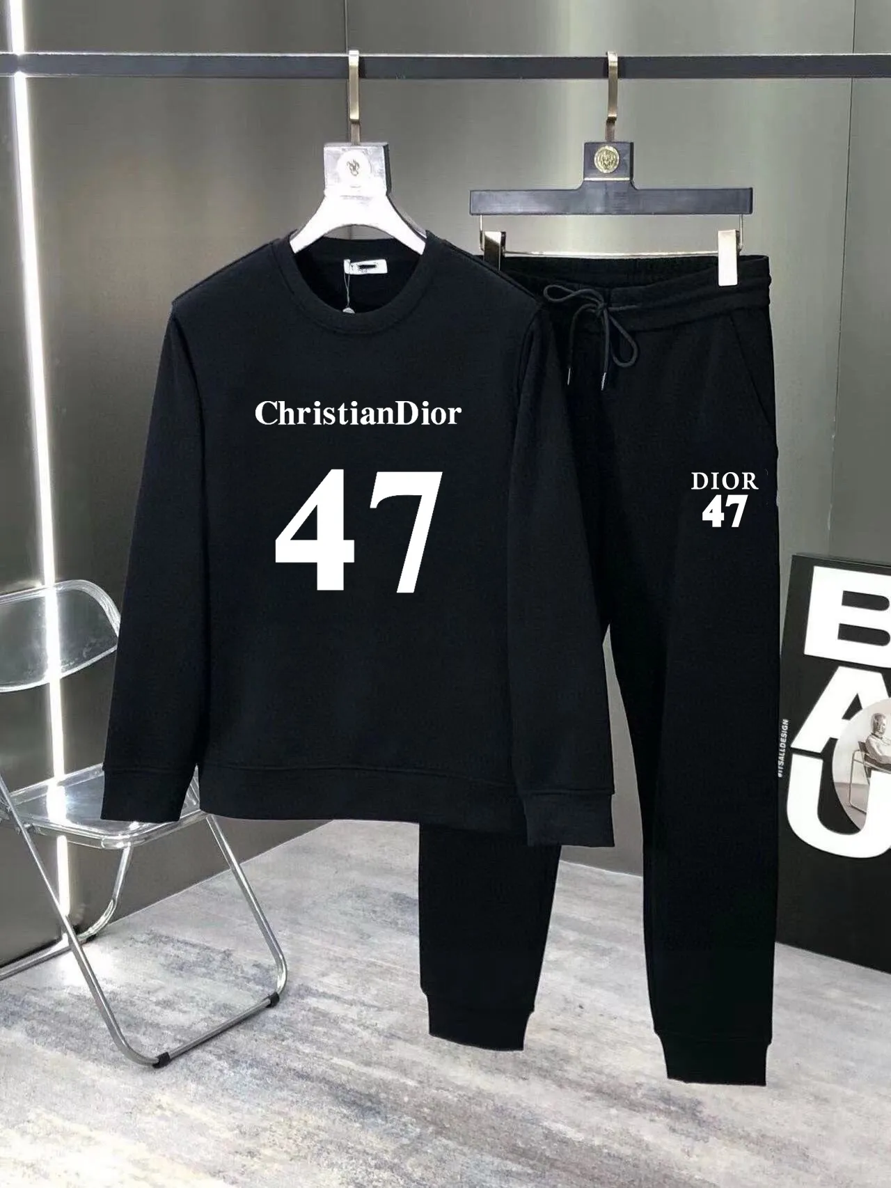🅿️380 [DIOR Dior] (Fat Man’s Gospel) hot-selling suit is coming. Focus on the original version of the official website. 2025 new hot-selling sweatshirt suit. The original order is the best product. 🇭🇰The meticulous work of top designers is dedicated to a fitting and perfect upper body effect. All-natural high-quality Roman cotton 100%, close-fitting comfort, noble and elegant! Original hardware embodies elegance and nobility! Counter size: M-5XL (maximum wear up to 220 pounds)