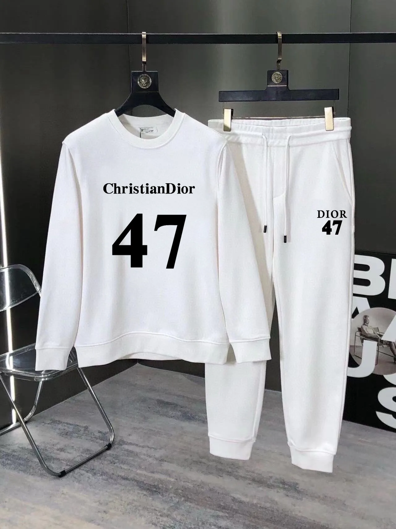 🅿️380 [DIOR Dior] (Fat Man’s Gospel) hot-selling suit is coming. Focus on the original version of the official website. 2025 new hot-selling sweatshirt suit. The original order is the best product. 🇭🇰The meticulous work of top designers is dedicated to a fitting and perfect upper body effect. All-natural high-quality Roman cotton 100%, close-fitting comfort, noble and elegant! Original hardware embodies elegance and nobility! Counter size: M-5XL (maximum wear up to 220 pounds)