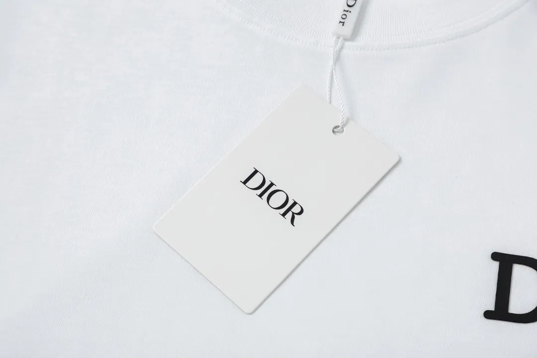 🅿️170 Dior Dior joint stone island series 2025 new three-dimensional silicone letter logo Uniform short-sleeved T-shirt for men and women ·Customized 280 grams of 100% double yarn pure cotton fabric ·Defined dyeing of 32 double-strand threads ·Laser three-dimensional convex glue technology ·Collar label, hangtag, main mark and three labels complete Color: white Size: XS S M L