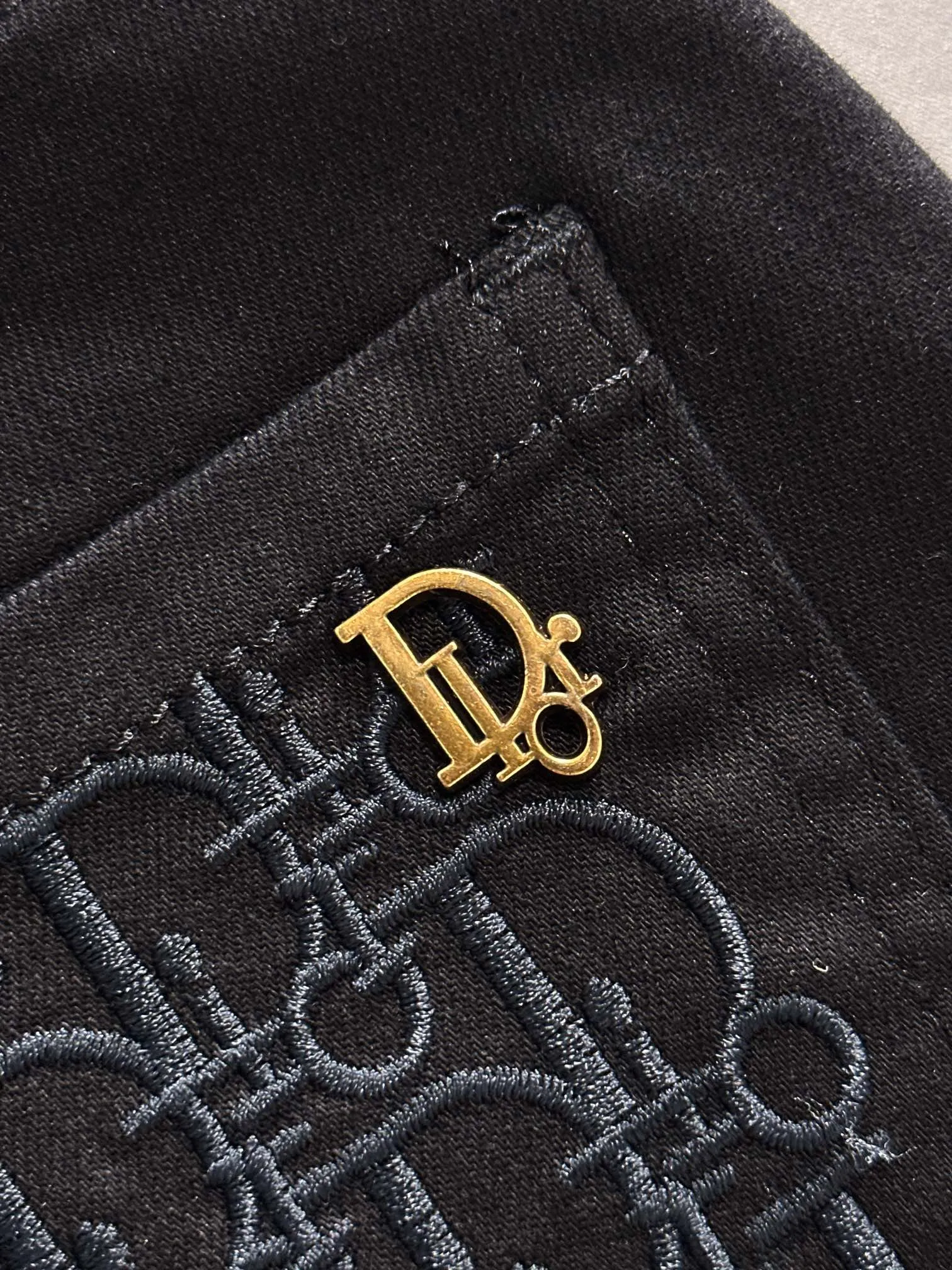 🅿️340 Dior's new 2025 four-season embroidered pocket slim-fit jeans trousers are produced using imported Japanese Denim plain cotton denim fabrics, complete with three labels, simple yet elegant, soft, delicate and comfortable, and versatile and fashionable on the upper body! Light luxury, a must-have item for daily commuting! Color: Black White Size: 28-40 (please state your height and weight when placing an order)