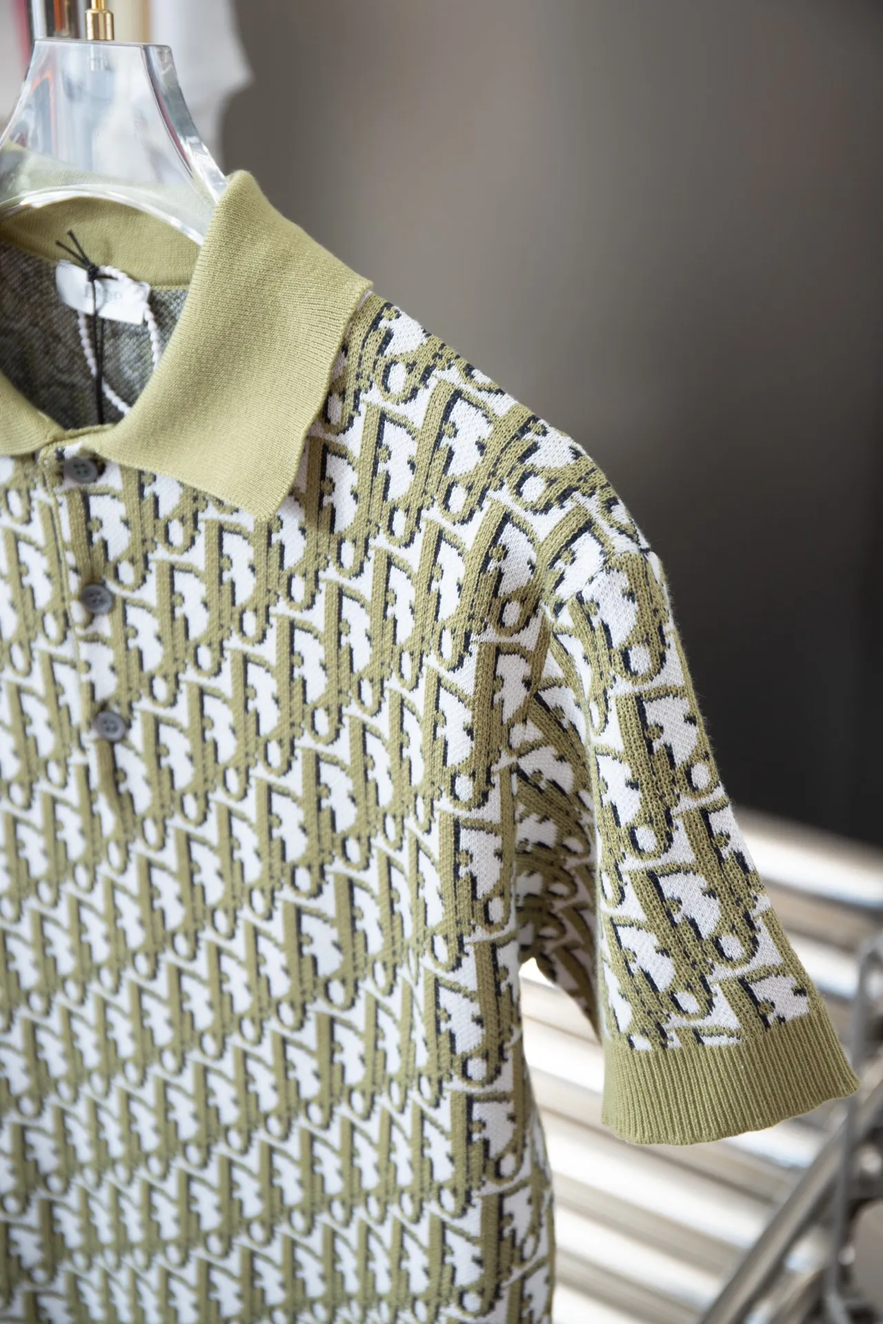 🅿️230 High quality 𝐷‍𝑜*25 new arrivals in early spring. Woolen T-shirt with three-dimensional logo all over. Slim fit, made of 100% cotton yarn🧵. The texture and skin-friendly feeling are excellent. The density is very high. It is a must-have summer item for everyone. S M L XL