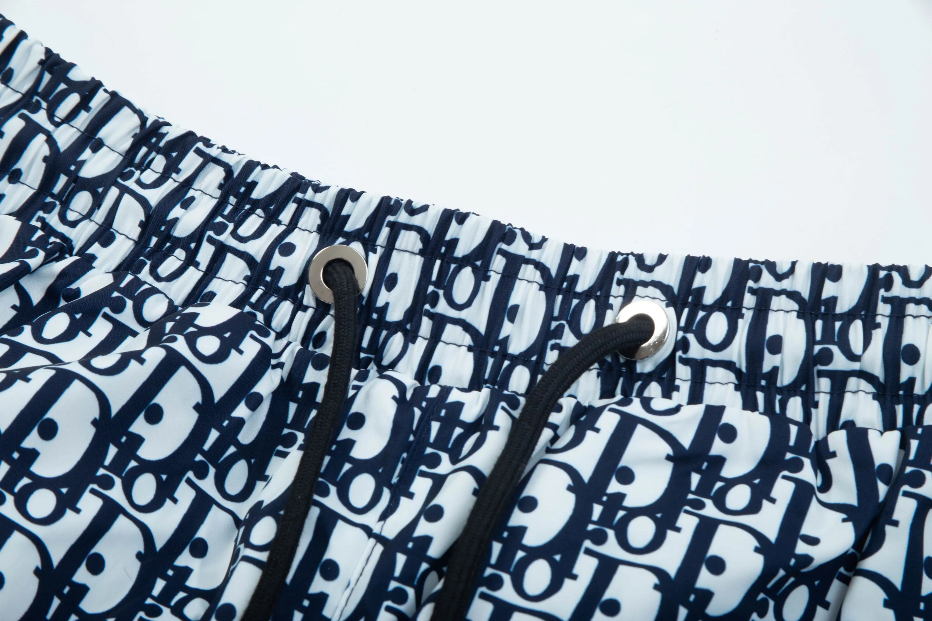 🅿️160 2025 DiOR Dior's new quick-drying beach shorts, customized fabrics, with presbyopic craftsmanship and logo printed all over. The version is tight and three-dimensional, with straight stripe splicing. The customized trouser cord hardware has strong texture and smoothness. The upper body is comfortable and breathable. It has a concave and convex three-dimensional feel. It is fashionable and casual. Color: apricot blue. Size: M-4XL