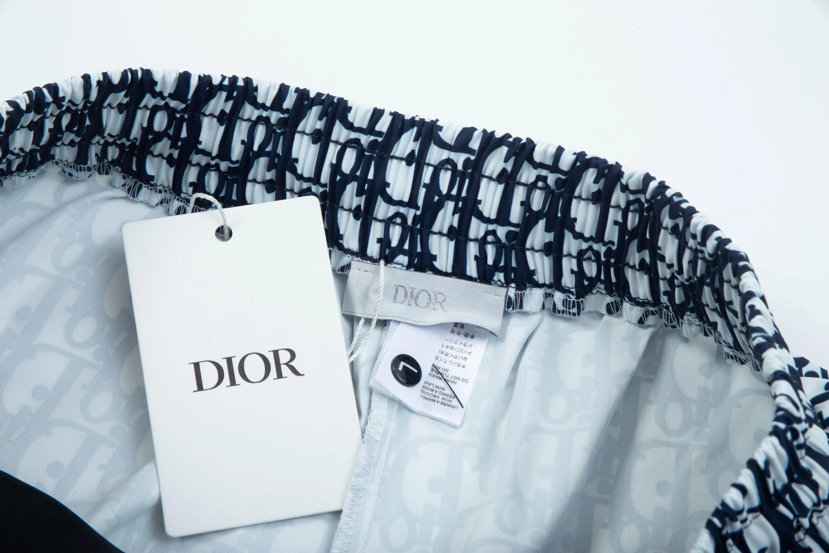🅿️160 2025 DiOR Dior's new quick-drying beach shorts, customized fabrics, with presbyopic craftsmanship and logo printed all over. The version is tight and three-dimensional, with straight stripe splicing. The customized trouser cord hardware has strong texture and smoothness. The upper body is comfortable and breathable. It has a concave and convex three-dimensional feel. It is fashionable and casual. Color: apricot blue. Size: M-4XL