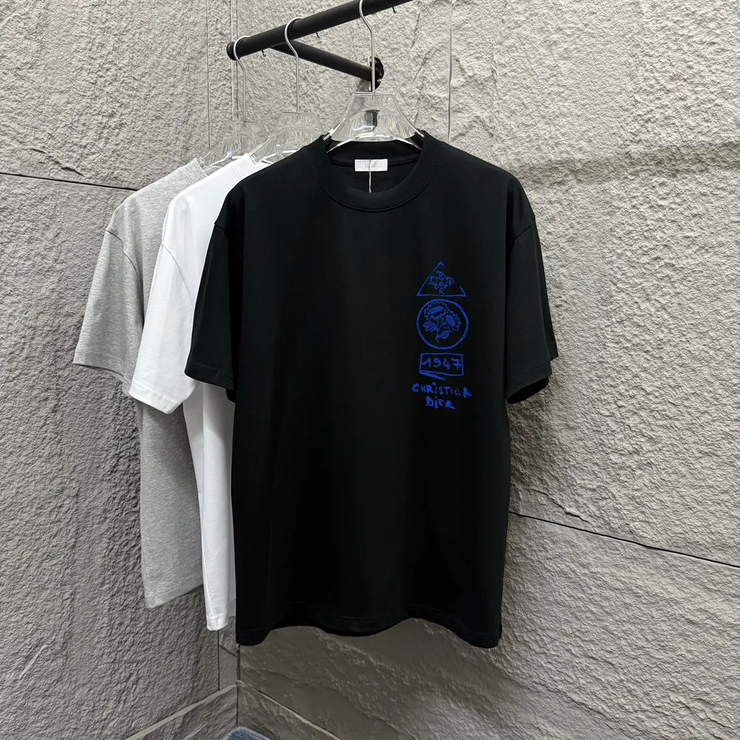 🅿️180 Dio*Dior* 2025 Spring and Summer Style Blue letters printed personalized logo Customized double yarn plain cotton fabric Short-sleeved T-shirt Uniform for men and women Color: White Black Light Blue Size: S (90-130 catties) M (120-150 catties) L (140-165 catties) XL (160-180 catties) XXL (180-210 pounds)