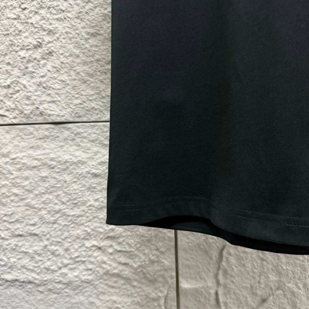🅿️180 Dio*Dior* 2025 Spring and Summer Style Classic middle letter embroidered personalized logo Customized double yarn plain cotton fabric Short-sleeved T-shirt Unisex Size: S (90-130 catties) M (120-150 catties) L (140-165 catties) XL (160-180 catties) XXL (180-210 catties) Color: black white