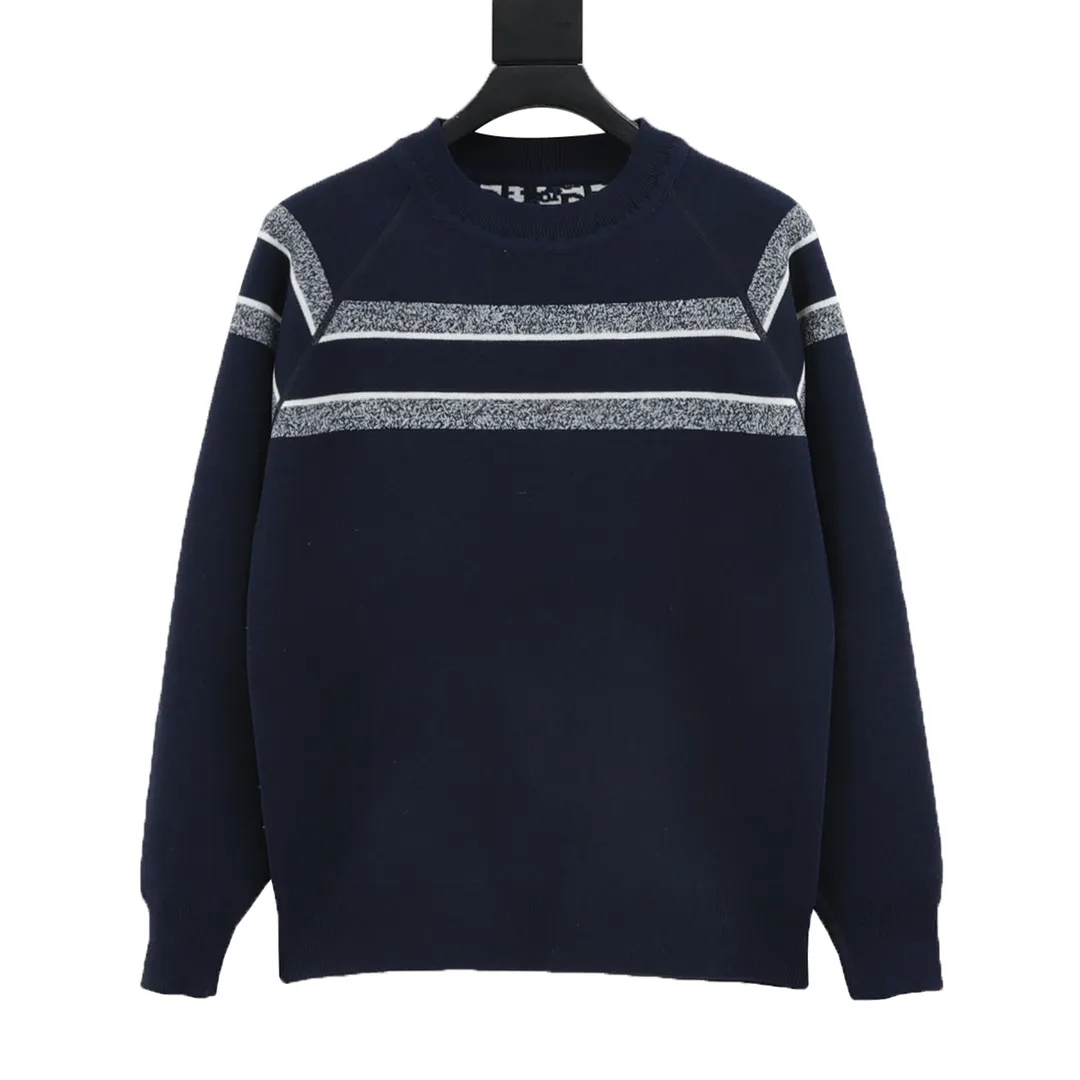 🅿️680 DIOR/Dior Oblique old flower jacquard knitted cashmere double-sided crew neck sweater A super thick sweater, with a solid color logo spliced on one side and classic presbyopia on the other. The material is imported cashmere + wool blended. It has been washed and softened to size. It feels great. The yarn color is dyed from the original version. After customizing the yarn, it is all twisted and then spliced to achieve the twist and stiffness of the original version. The fabric pieces are sewn by hand, the bags are hand-picked, and then washed with water. Agent reinforcement, 7-needle jacquard craft yarn is clear and textured, imported machine knitting pieces are very time-consuming for this garment, the stitching is artificial discs, hand-picked, the machined zipper bottom patch is a 14-needle knitted four-flat patch, the washing water uses imported washing water raw materials, the ready-to-wear has a lazy and casual feel, looks high-end, the whole dress is made of very heavy and solid materials, the blended cashmere has a very good thermal insulation effect, and three standards for customized accessories! Size：S-L