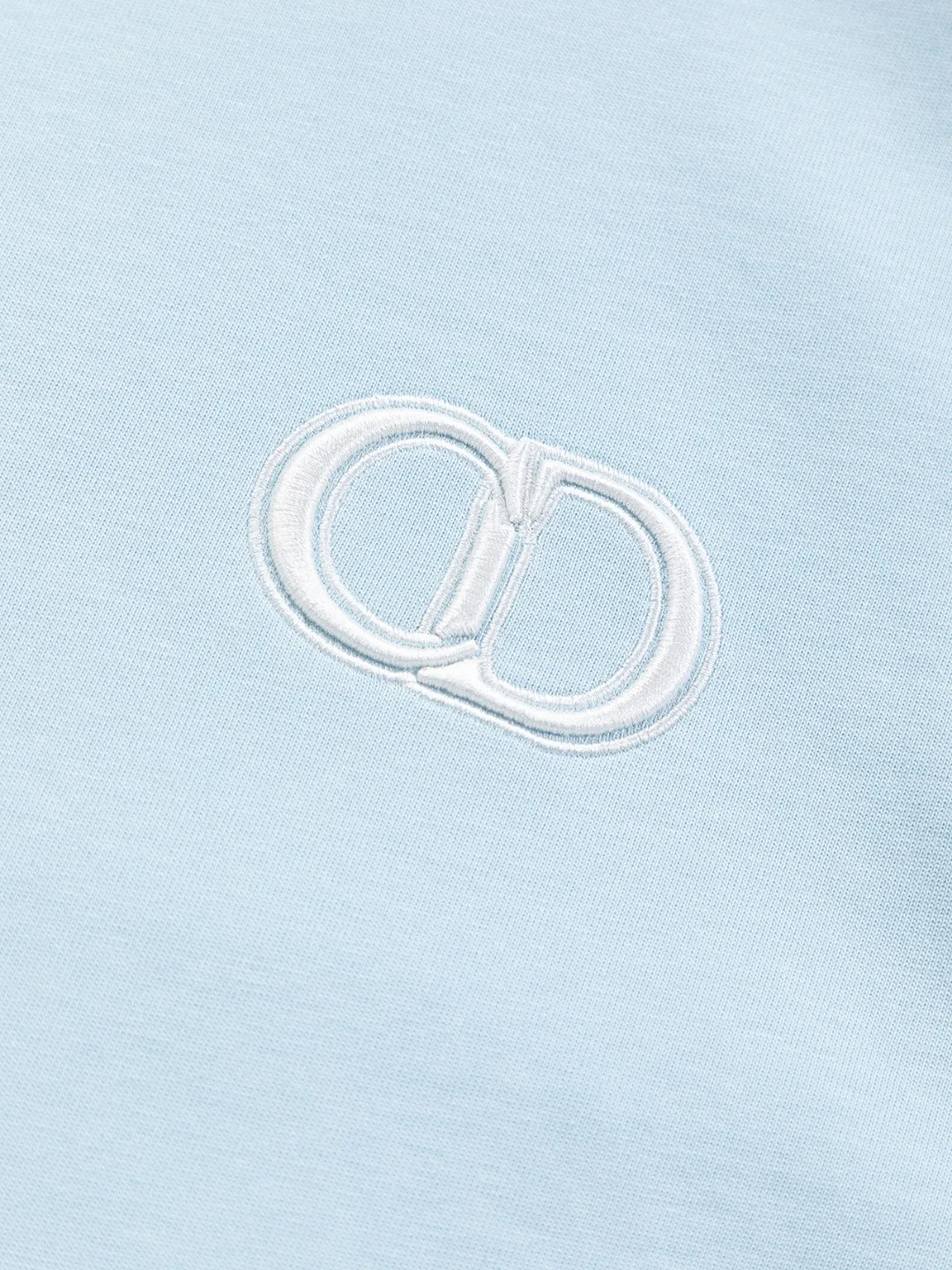 🅿️190 Dior Dior micro wide version CD micro wide version S-XL 26ss new product counter timeless classic CD letter embroidery🪡logo pattern As the leader in the luxury world, the D family is well-deserved. The first thing that catches the eye is the loose and comfortable black and white solid color version of the piece we are going to talk about today. The ribbed round collar has become the best modification of its version, and the D family has the upper body LOGO listed on the front, and the unique embroidery design of the letter logo patch highlights the texture! The most traditional modification method combined with the simplest color scale contrast forms the strongest and direct contrast, and this is often the most concise and clear minimalist modification method~~A nostalgic classic atmosphere also spreads in this work inadvertently! ! Featuring a distinctive 47 logo patch embroidery on the front, a unique tribute to Dior's historic year! Coupled with the blessing of 320 grams of cotton material, both the upper body comfort and the existence are unparalleled. It can be said to be a must-have companion in summer. The excellent breathability and comfortable wearing feeling are unparalleled~ Recommended! ! Color: Black White Blue Size: S-XL Size chart: S: Shoulder width 55-Bust 56-Length 71.5 M: Shoulder width 56.5-Bust 58-Length 73 L: Shoulder width 58-Bust 60-Length 74.5 XL: Shoulder width 59.5-Bust 62-Length 76