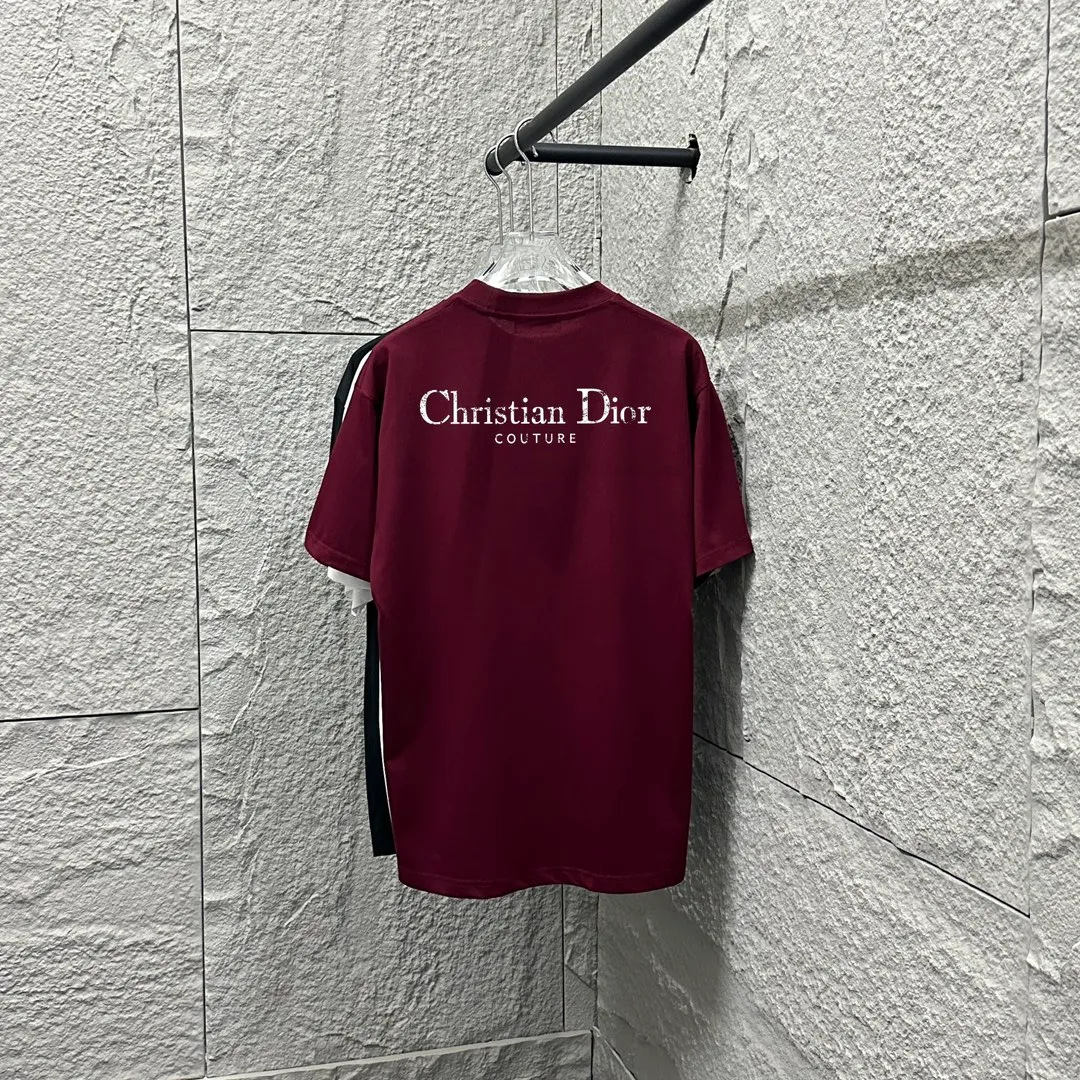 🅿️180 Dio* Dior 2025 spring and summer new style Classic letter embroidery Letter printing on the back Simple and elegant Customized double yarn plain cotton fabric Short-sleeved T-shirt Uniform for men and women Color: Black White Angora Red Size: S (90-130 catties) M (120-150 catties) L (140-165 catties) XL (160-180 pounds) XXL (180-210 pounds)
