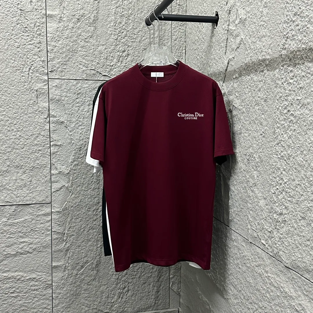 🅿️180 Dio* Dior 2025 spring and summer new style Classic letter embroidery Letter printing on the back Simple and elegant Customized double yarn plain cotton fabric Short-sleeved T-shirt Uniform for men and women Color: Black White Angora Red Size: S (90-130 catties) M (120-150 catties) L (140-165 catties) XL (160-180 pounds) XXL (180-210 pounds)