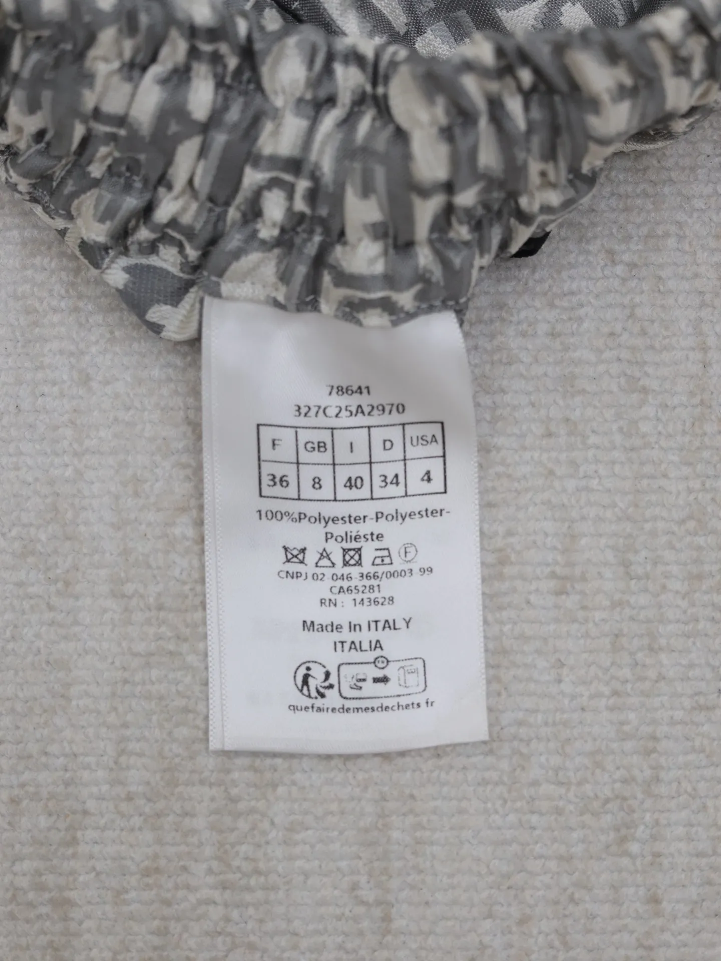 🅿️336 Dio*/Dior 25 new taffeta jacquard shorts are carefully made of taffeta technical jacquard fabric. They are equipped with a waist drawstring and side zipper pockets, which are unique. Decorated with gold oblique print. It refers back to the classic pattern launched by the brand in 1967. It can be matched with the skirt or top of the series to create a haute couture style. Size: S/M/L