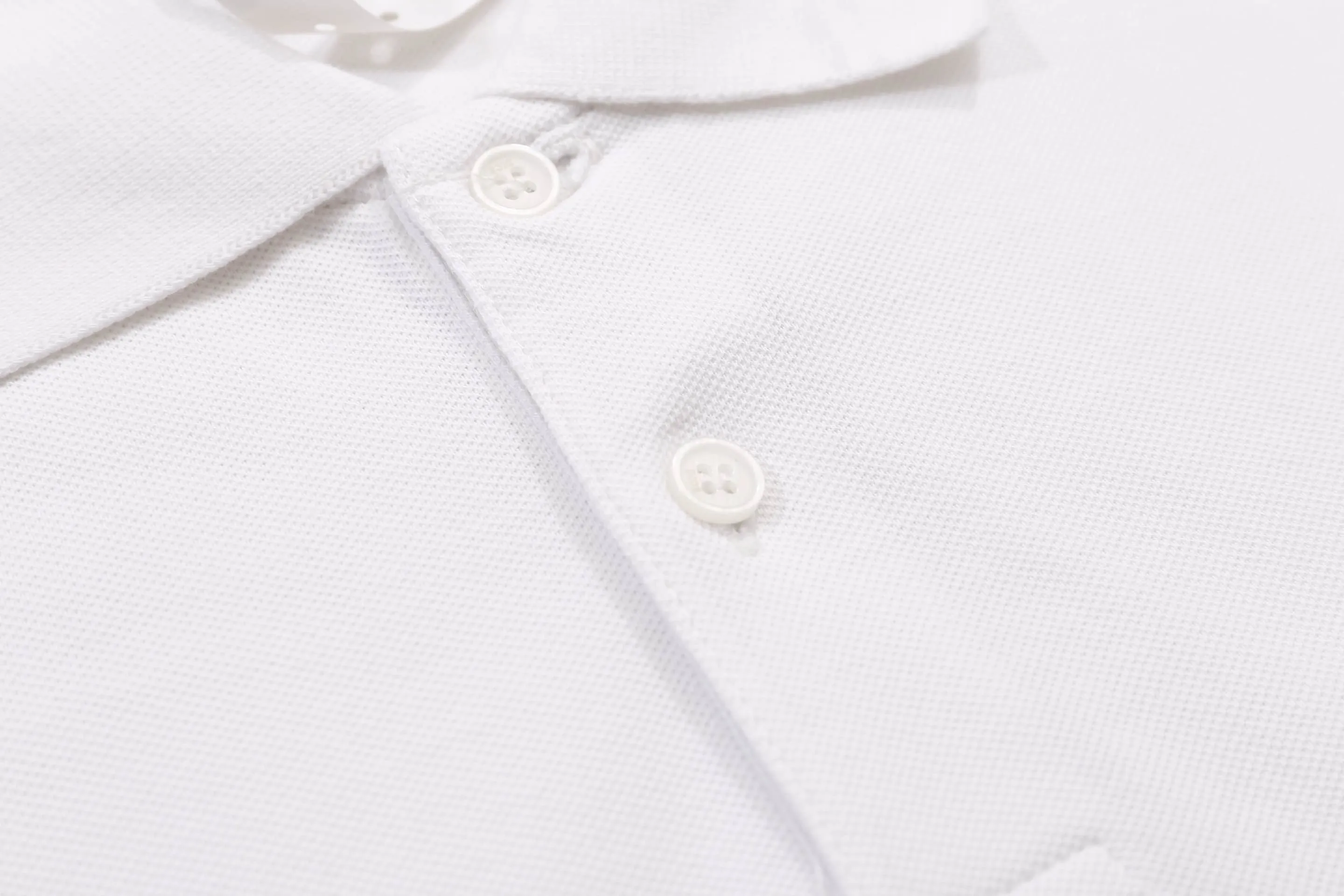 🅿️210 High-quality new DIOR 25SS kitten embroidered Polo shirt The fabric is made of 26 count big-eye double-piqué fabrics. The left side weighs 240 grams. The fabric is made of 95 cotton and 5% fiber. The garment effect is very three-dimensional and breathable. The threads are made of customized pure cotton flat machine threads. High-density 1*1 weave. Long-wearing and long-wearing. Accessories. Buttons are made of natural shell female buttons. The brand's iconic LOGO [Dior] is engraved on the button surface. The embroidery is made using flat embroidery technology. The original custom-dyed matte light is different from the market currency. The number of embroidery needles is 3200. Size: XS-L